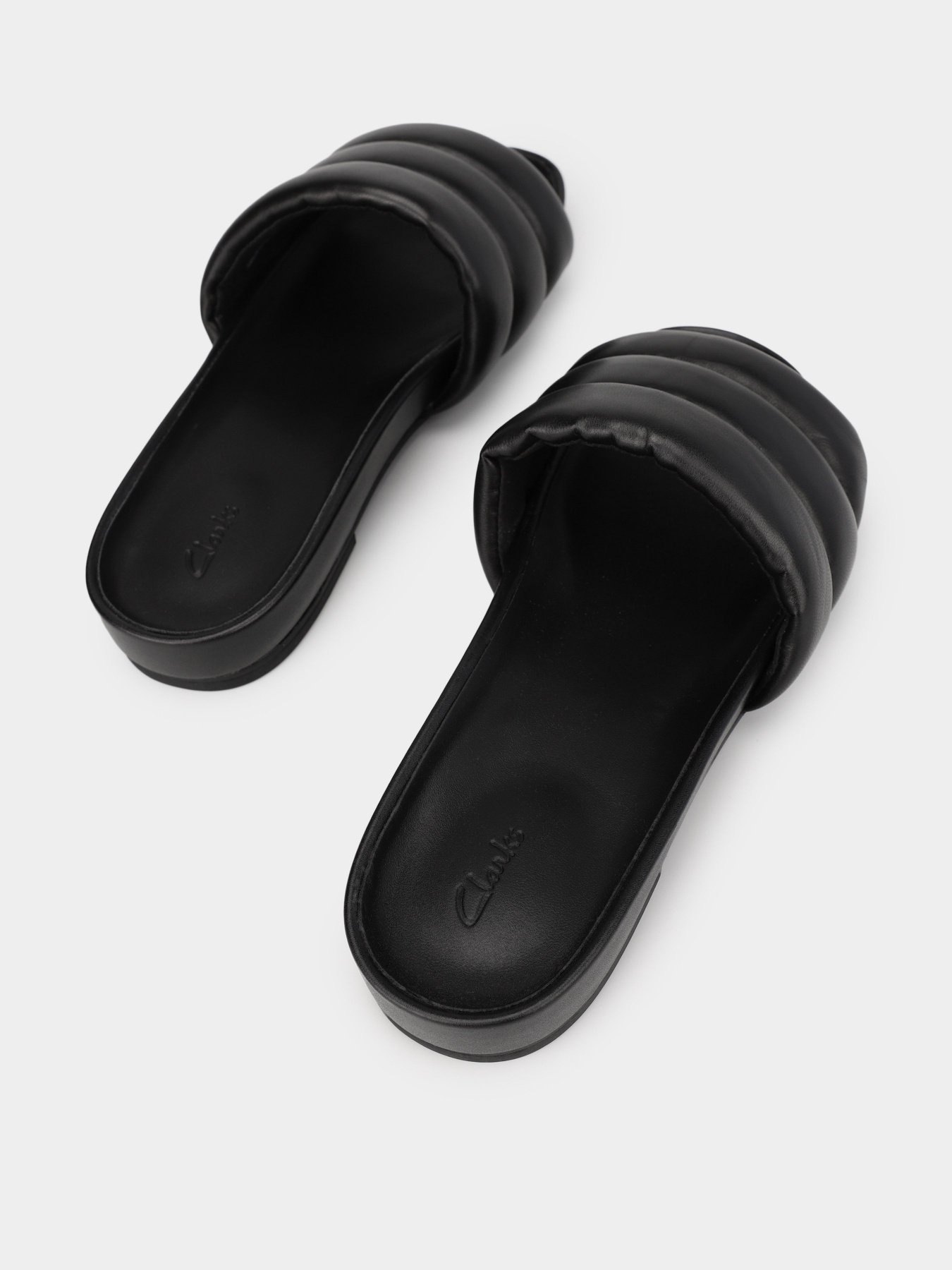 Шльопанці Clarks Pure Soft Leather модель 26173700 Фото