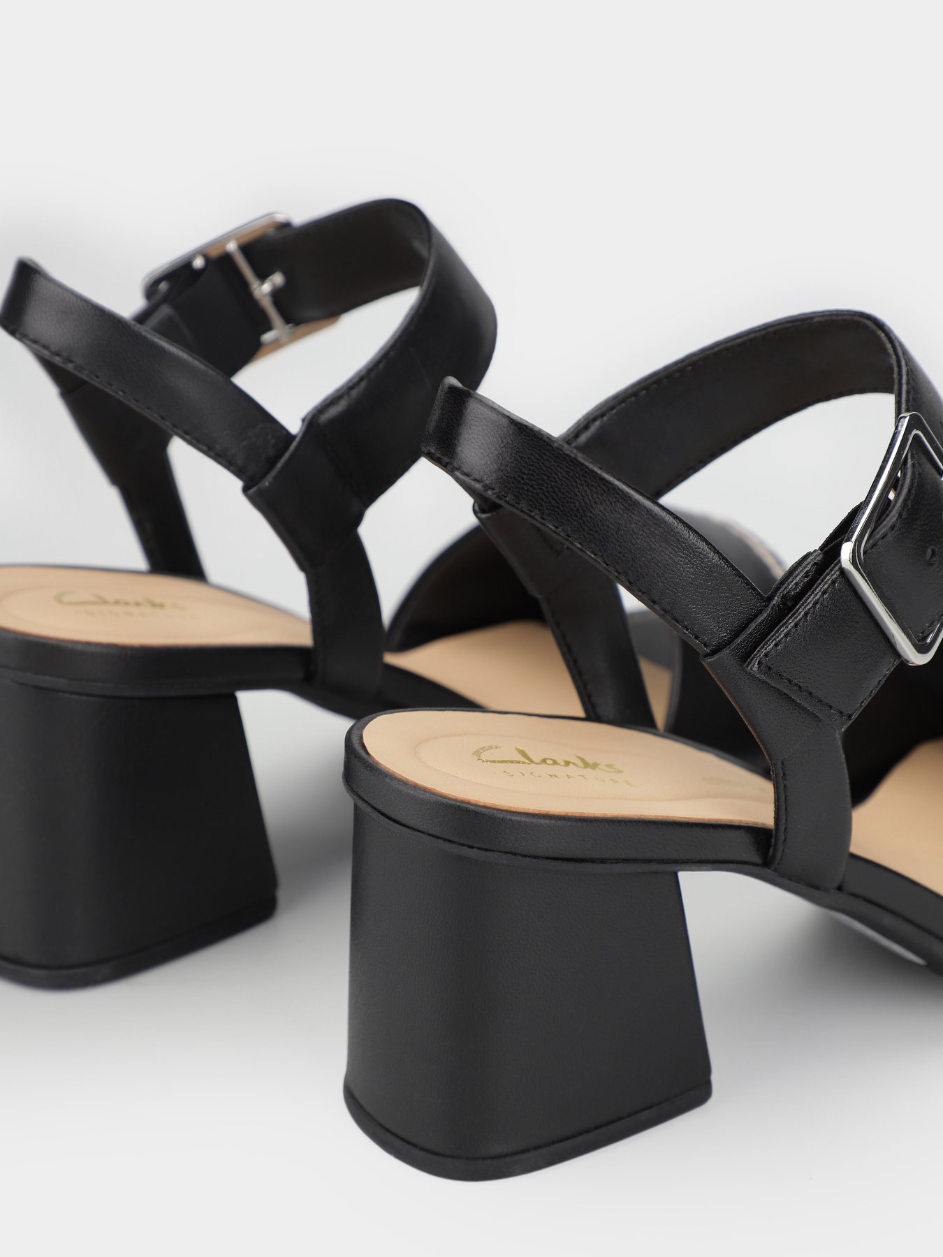 Босоніжки Clarks Siara65 Buckle модель 26176341 Босоніжки Clarks Siara65 Buckle модель 26176341 Фото