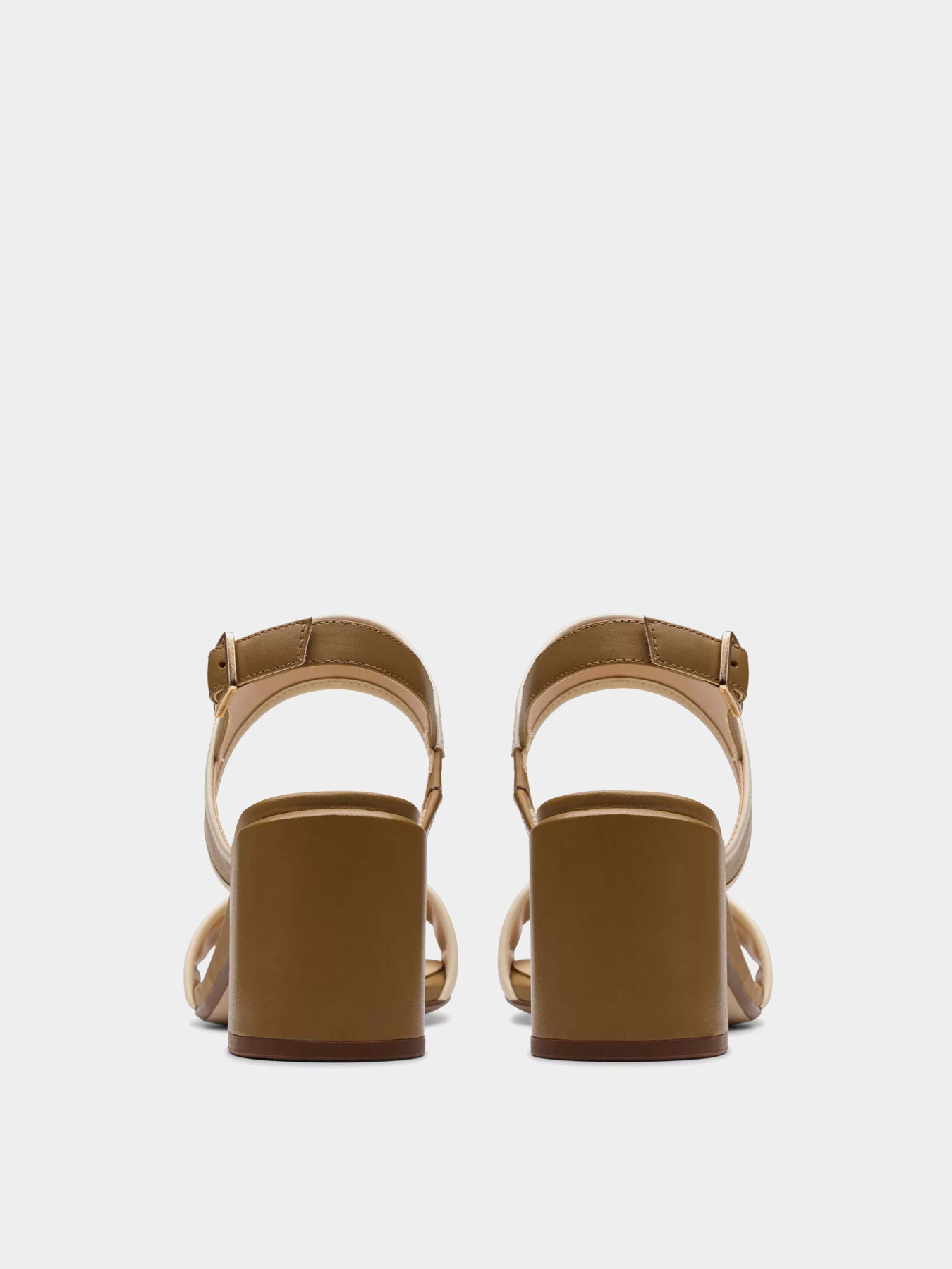 Босоніжки Clarks Ezoria Sling модель 26181302 Фото