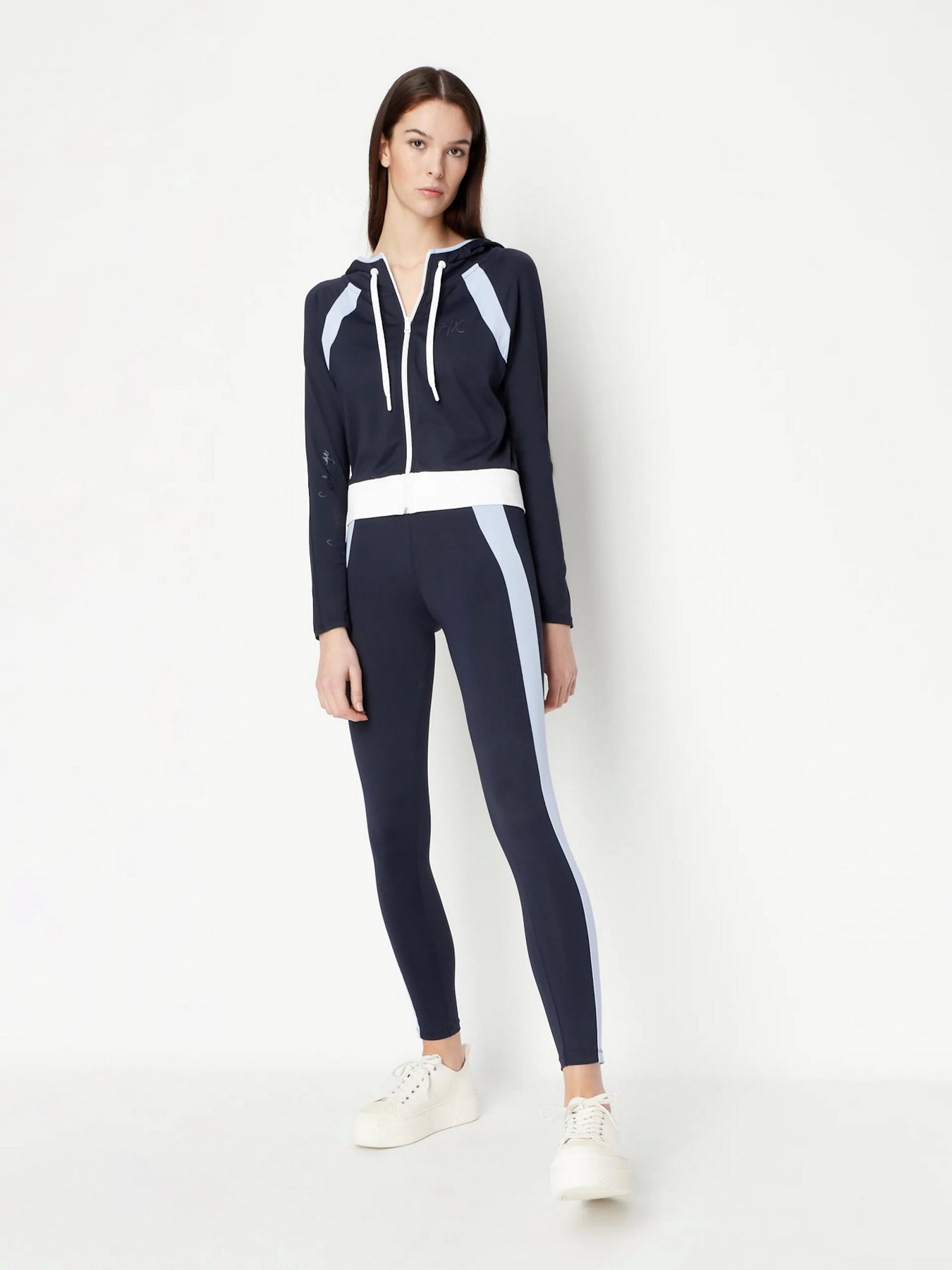 Худи и свитшоты Armani Exchange модель 3RYMAD-YJDKZ-65AL Худи и свитшоты Armani Exchange модель 3RYMAD-YJDKZ-65AL Фото