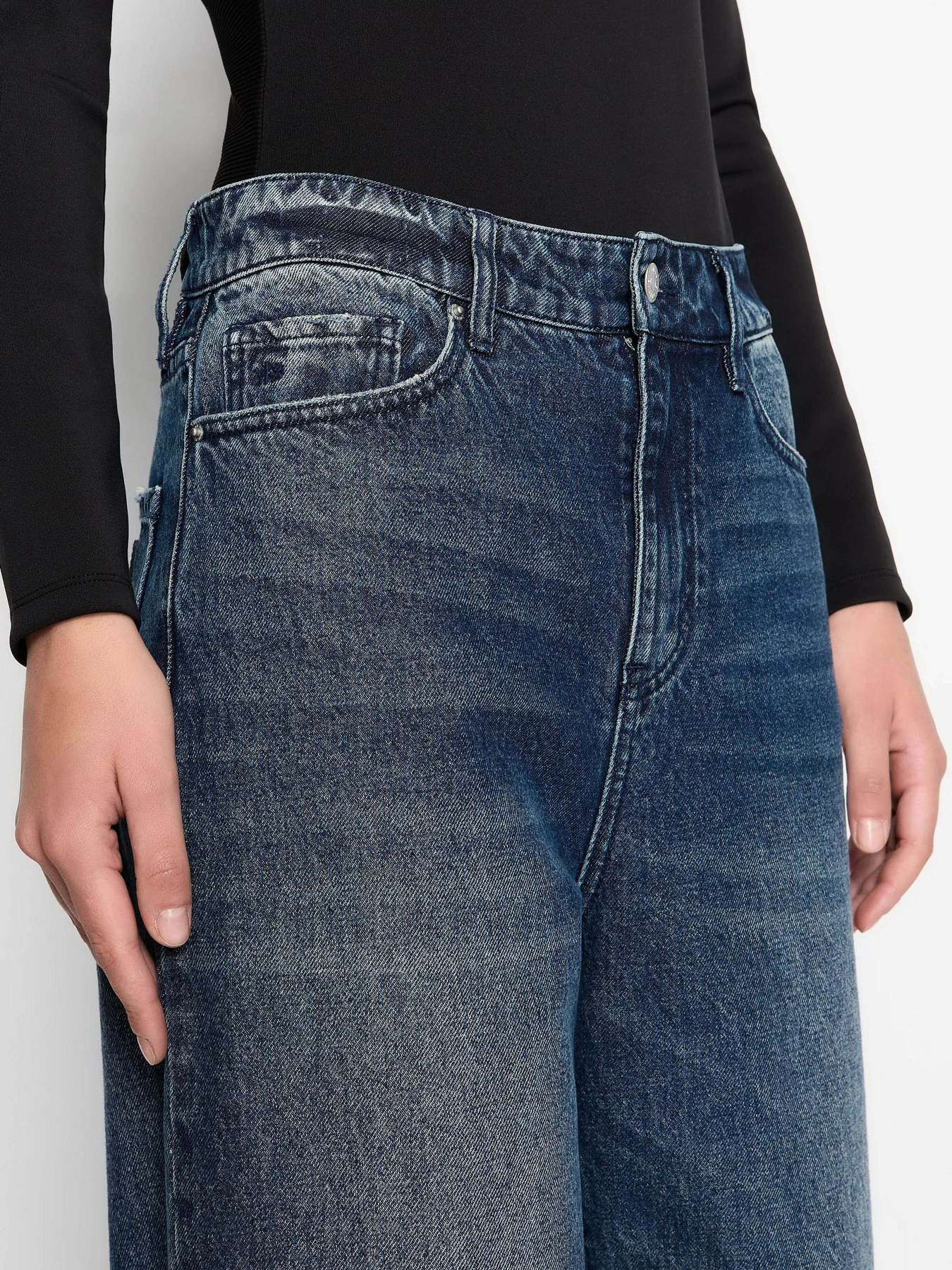 Джинси Armani Exchange Sustainability Values J81 модель 6RYJ81-Y11EZ-1500 Фото