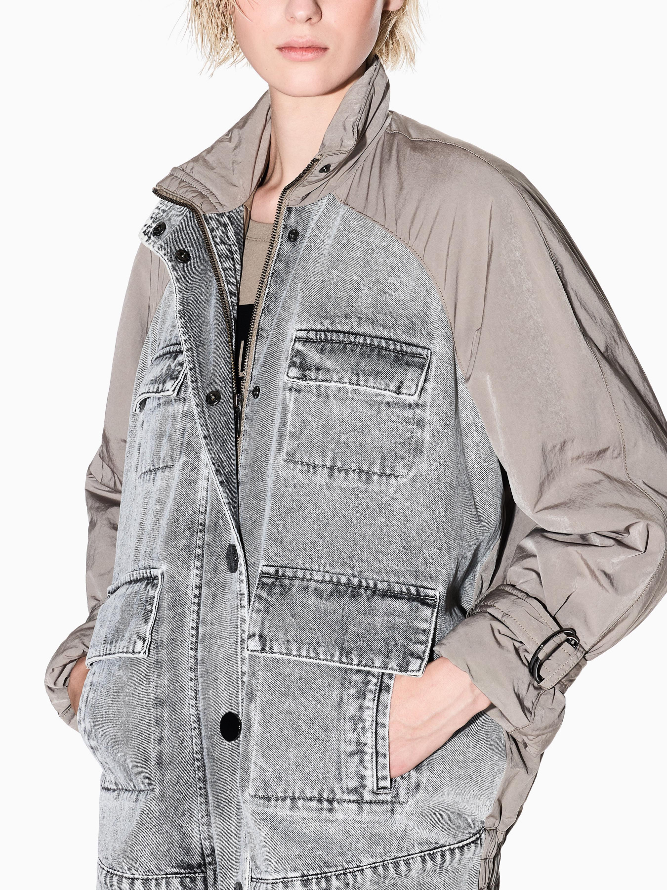 Куртки и дубленки Armani Exchange модель XW001393-AF16176-M6099 Фото