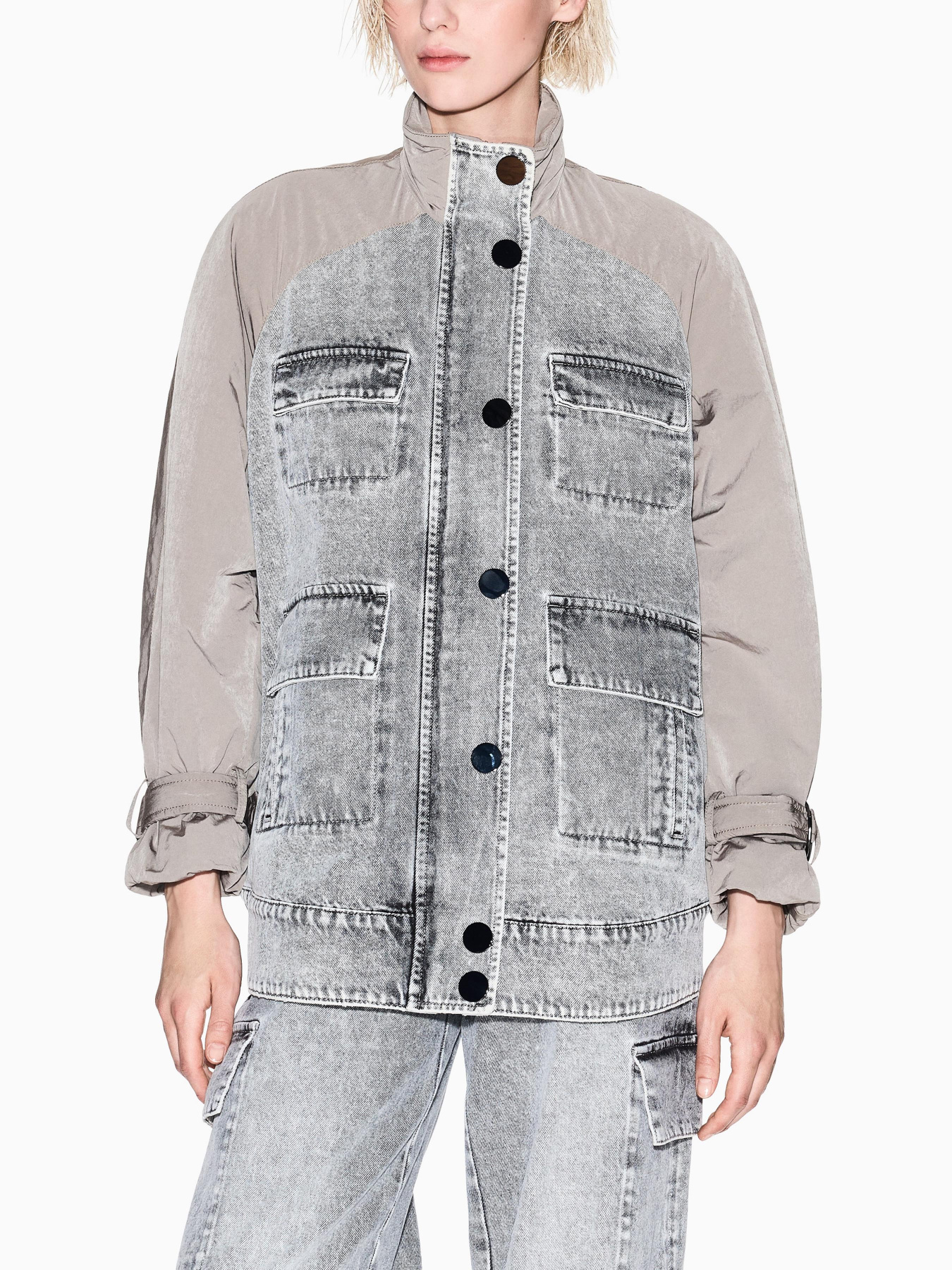 Куртки и дубленки Armani Exchange модель XW001393-AF16176-M6099 Фото