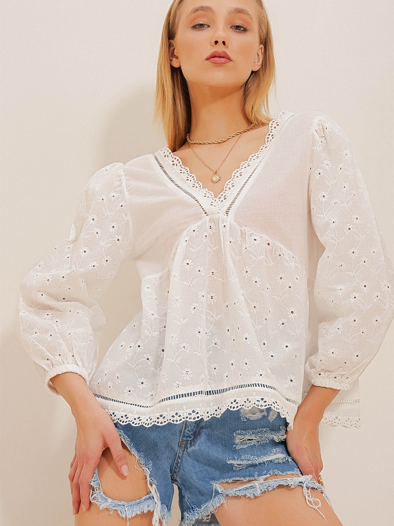 Сорочки Trend Alacati Stili модель ALC-X10629/Beyaz Сорочки Trend Alacati Stili модель ALC-X10629/Beyaz Фото