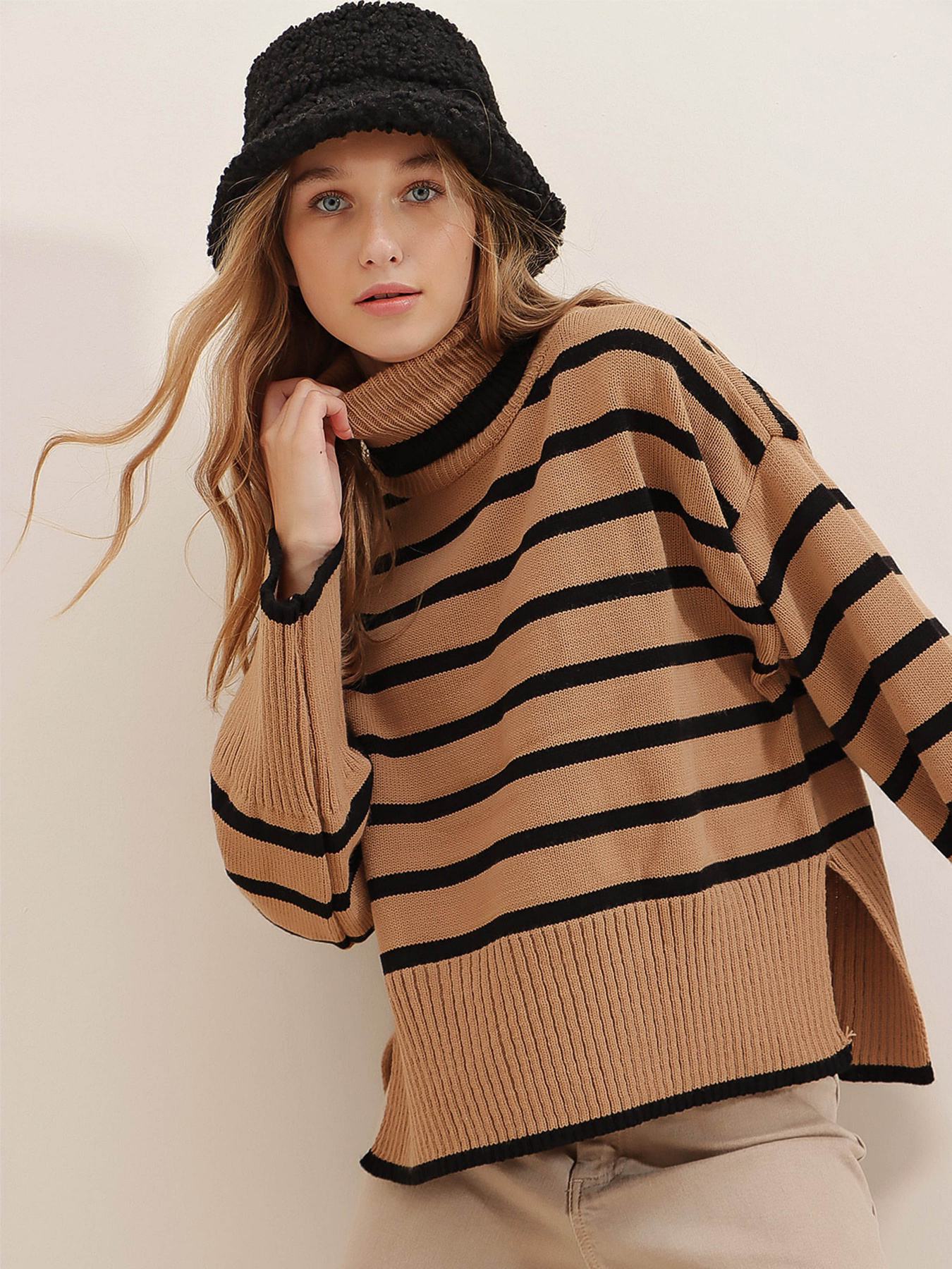 Светри та кардигани Trend Alacati Stili модель ALC-X7436/BISKUVI Светри та кардигани Trend Alacati Stili модель ALC-X7436/BISKUVI Фото