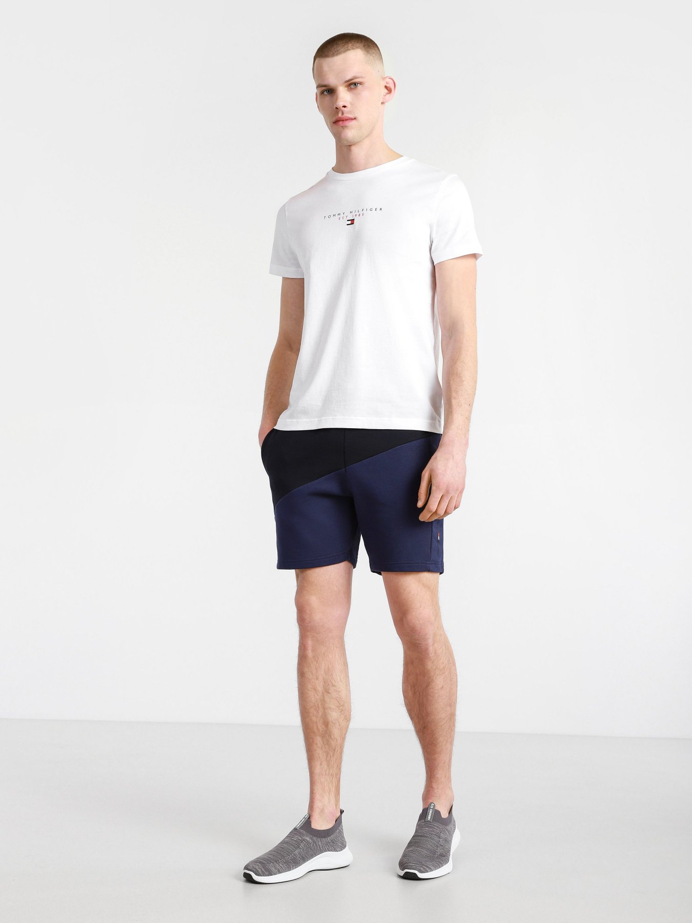 Шорти Tommy Hilfiger модель MW0MW17333-DY4 Фото