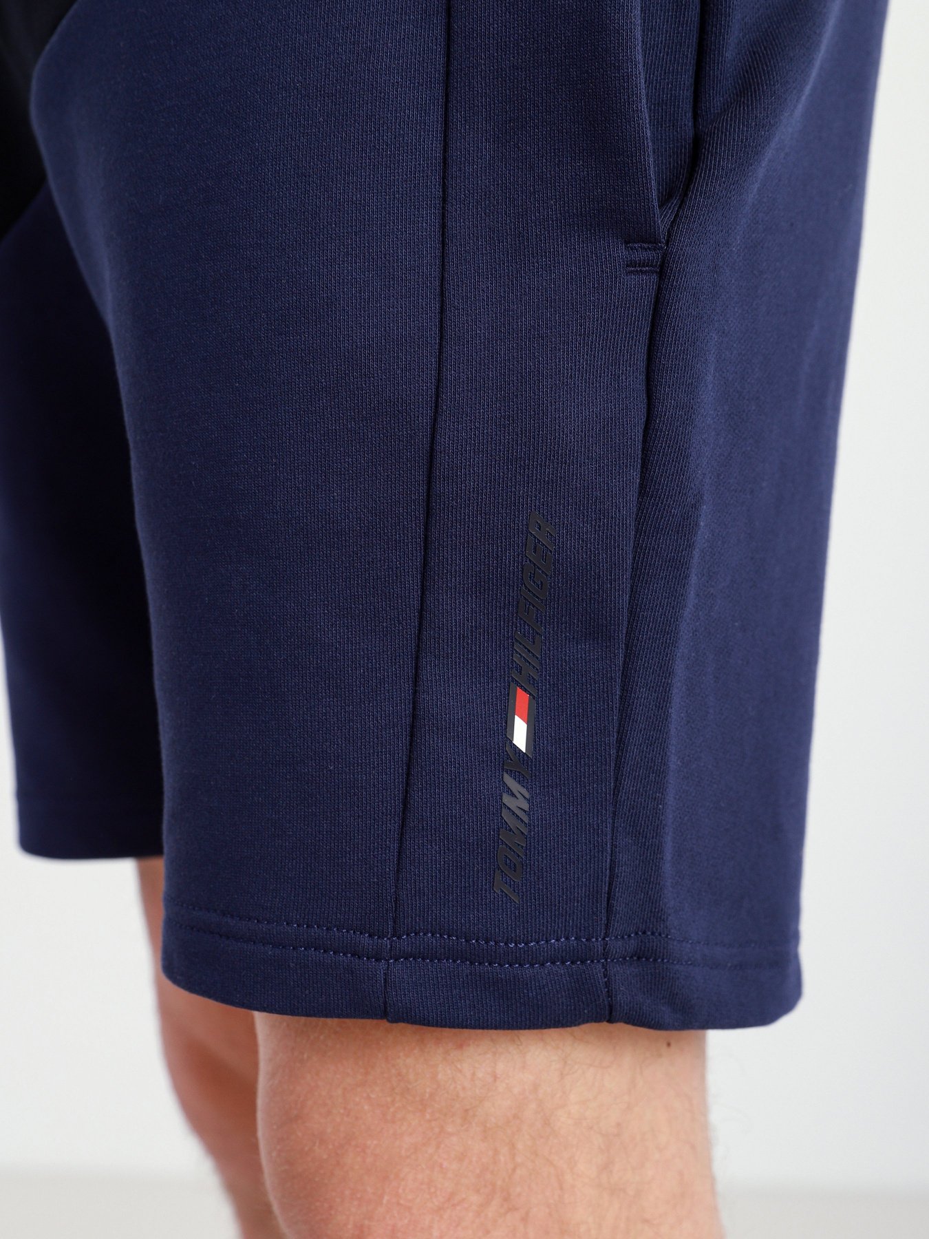 Шорти Tommy Hilfiger модель MW0MW17333-DY4 Фото