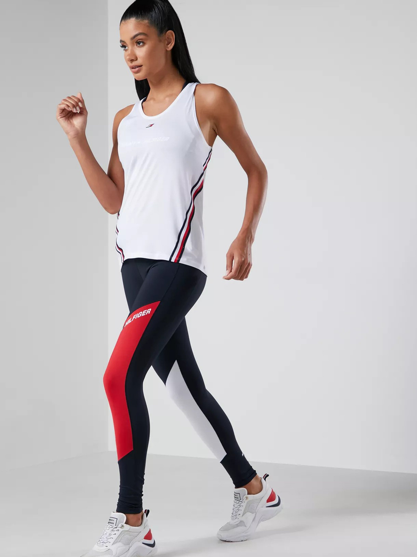 Одяг для дому та сну Tommy Hilfiger ESSENTIAL модель S10S100961-YCF Одяг для дому та сну Tommy Hilfiger ESSENTIAL модель S10S100961-YCF Фото