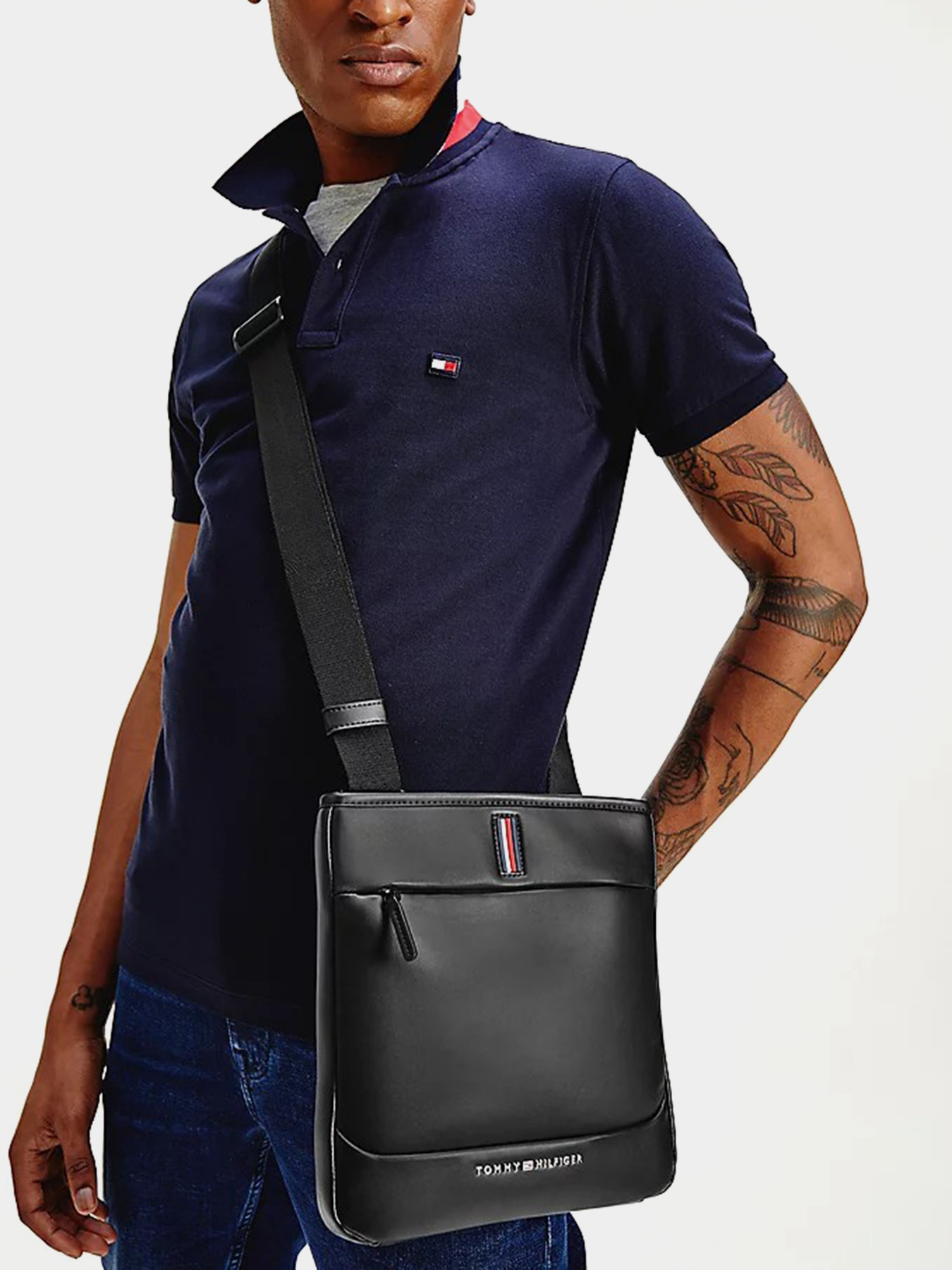 Сумки Tommy Hilfiger модель AM0AM07213-BDS Сумки Tommy Hilfiger модель AM0AM07213-BDS Фото