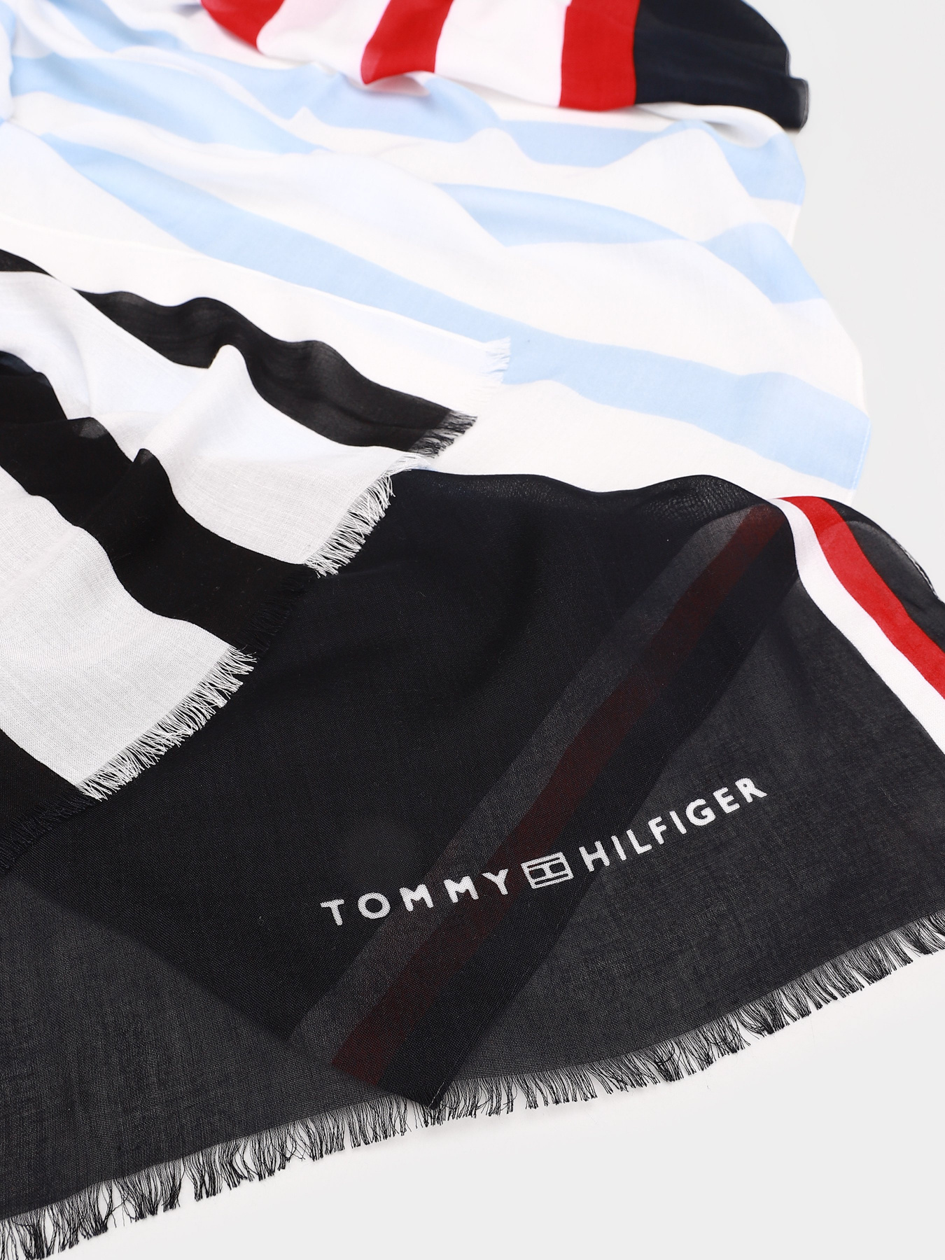 Шарфы и платки Tommy Hilfiger модель AW0AW09793-0GZ Фото