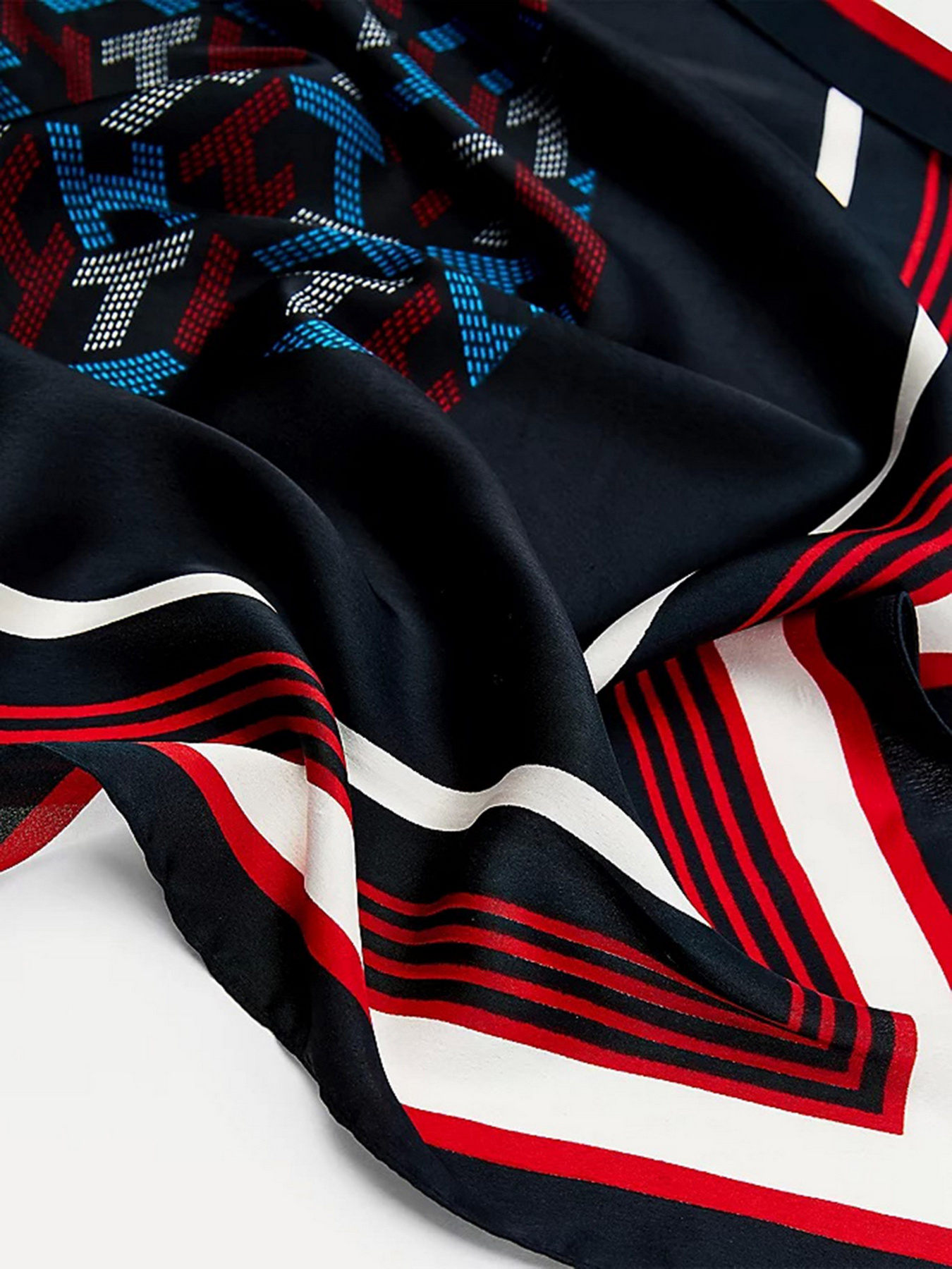 Шарфы и платки Tommy Hilfiger Multi-Use модель AW0AW10063-0GY Фото