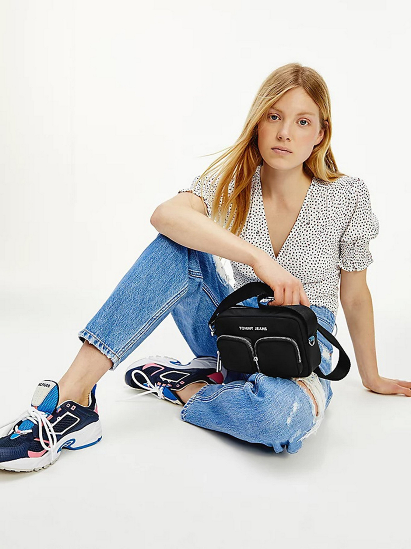Сумки Tommy Hilfiger модель AW0AW10164-BDS Сумки Tommy Hilfiger модель AW0AW10164-BDS Фото