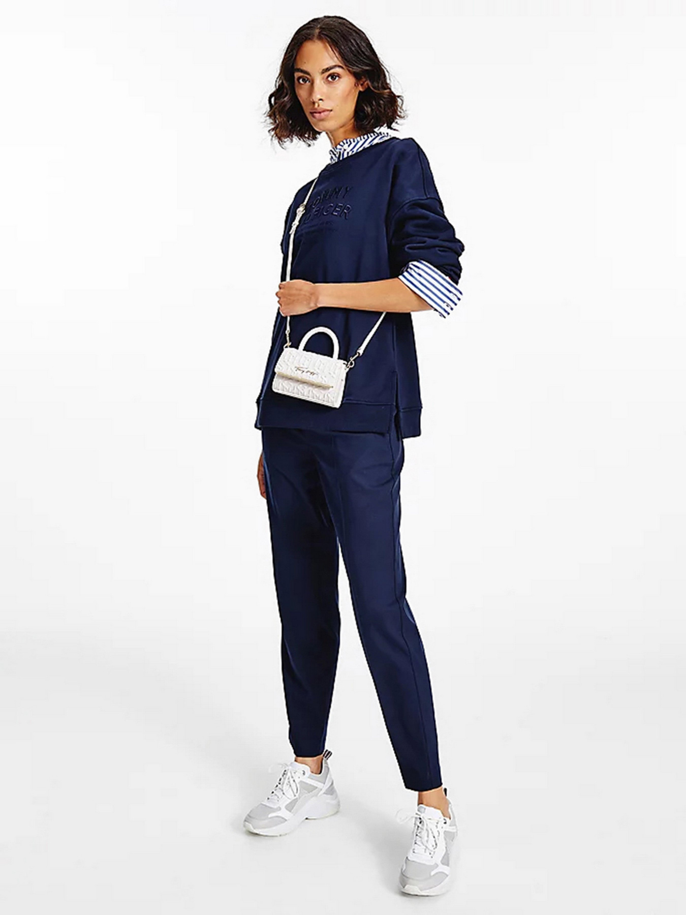 Сумки Tommy Hilfiger модель AW0AW11108-YBL Сумки Tommy Hilfiger модель AW0AW11108-YBL Фото