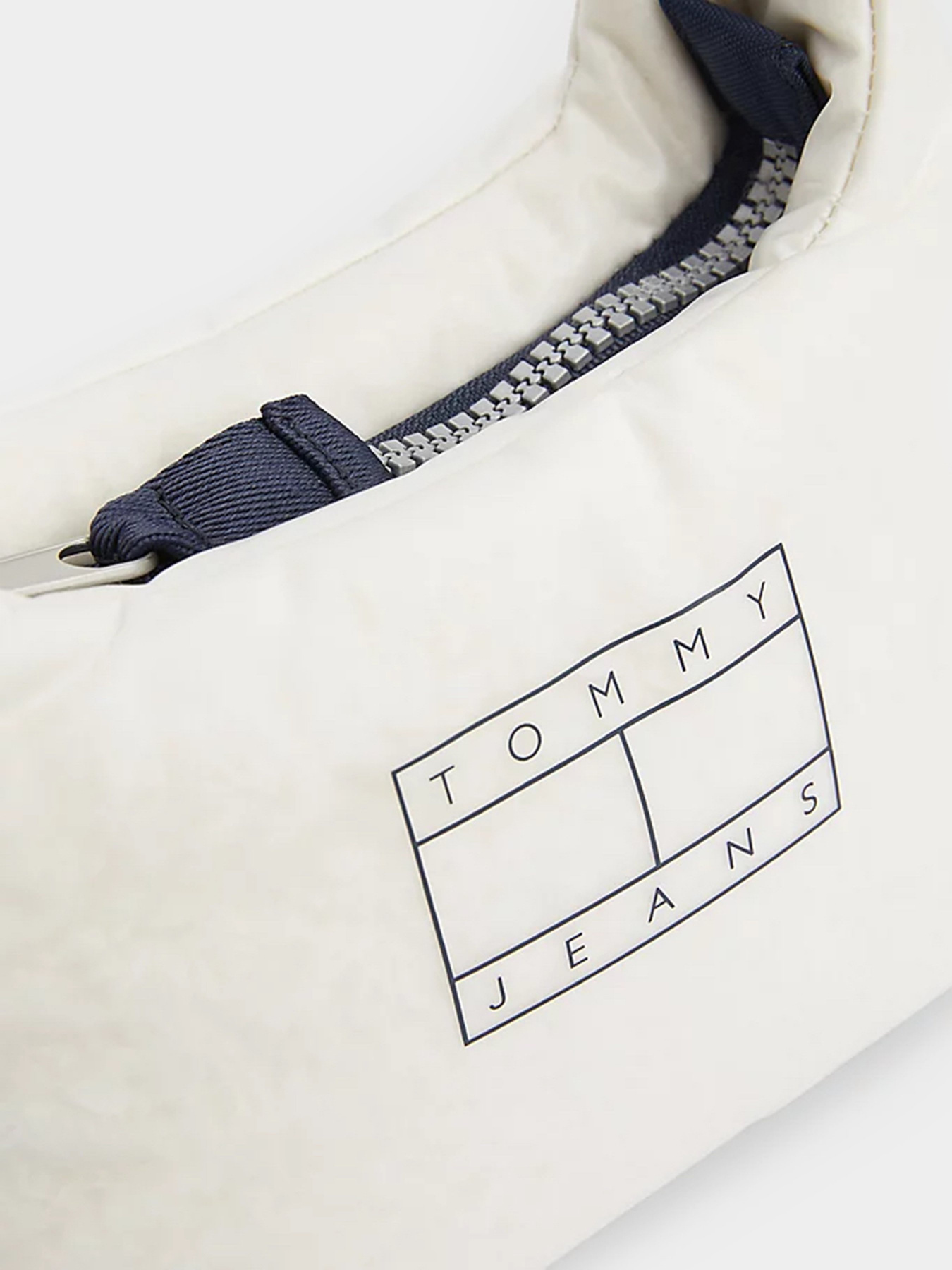 Сумки Tommy Hilfiger HERITAGE модель AW0AW12558-0K4 Фото