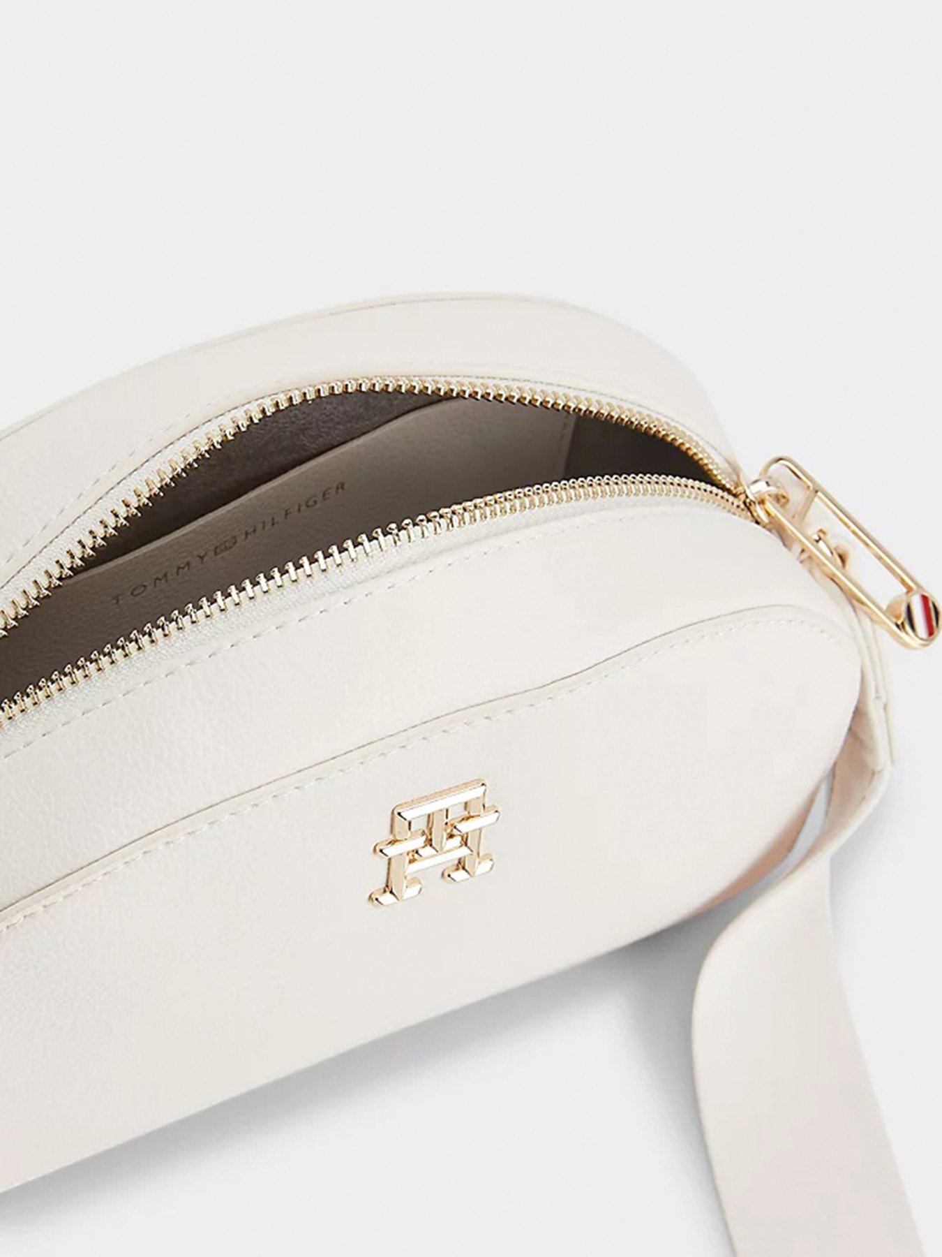 Сумки Tommy Hilfiger модель AW0AW14471-AC0 Сумки Tommy Hilfiger модель AW0AW14471-AC0 Фото