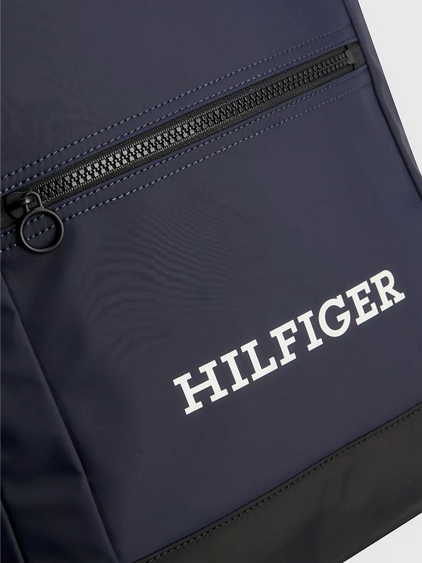 Рюкзаки Tommy Hilfiger Recycled Dome модель AM0AM11320-DW6 Рюкзаки Tommy Hilfiger Recycled Dome модель AM0AM11320-DW6 Фото