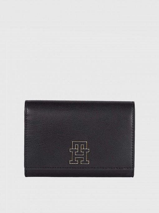 Кошельки Tommy Hilfiger CHIC MEDIUM MONOGRAM FLAP модель AW0AW14887-BDS Фото