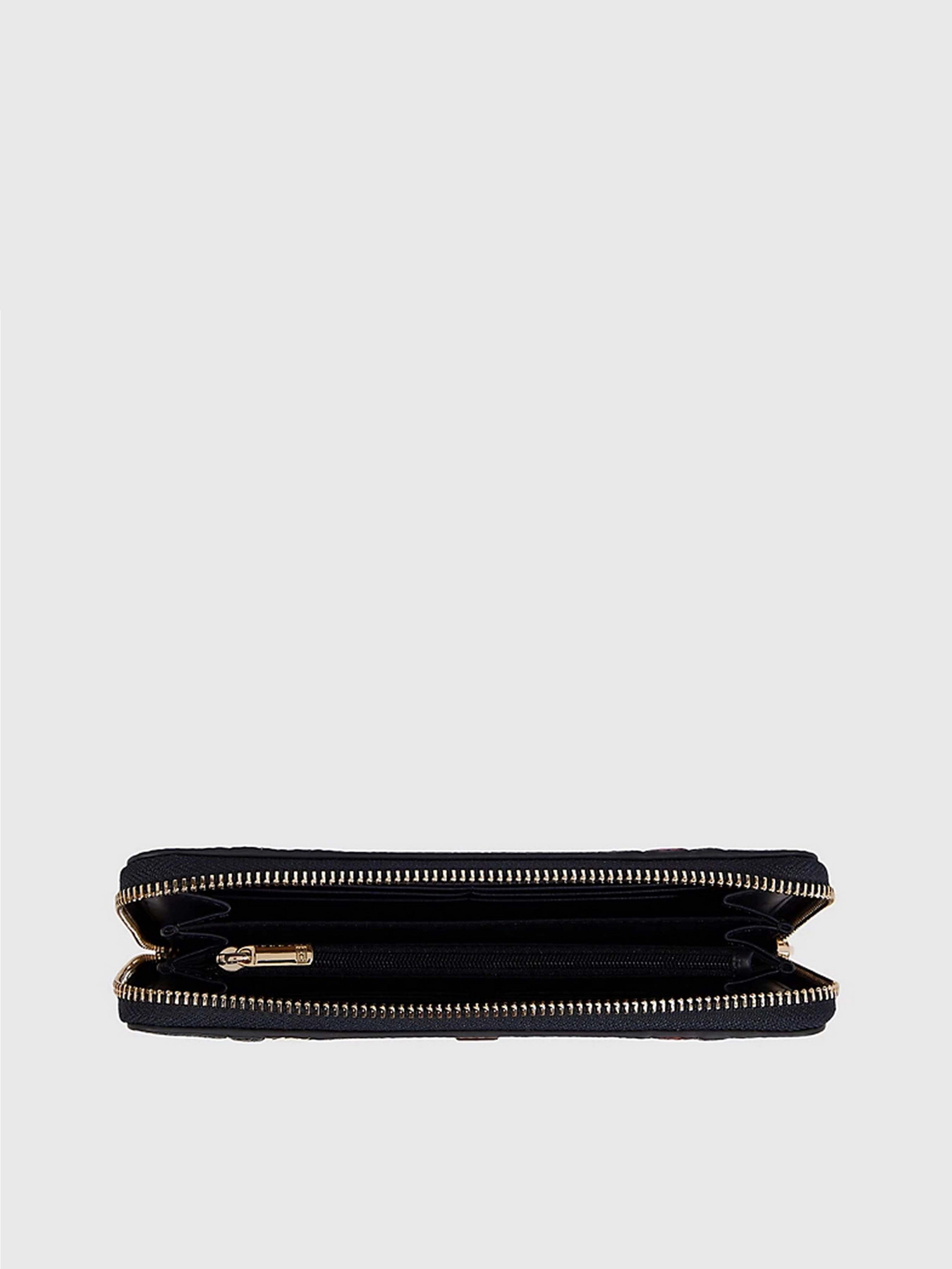 Гаманці Tommy Hilfiger SIGNATURE MONOGRAM LARGE ZIP-AROUND модель AW0AW15119-DW6 Гаманці Tommy Hilfiger SIGNATURE MONOGRAM LARGE ZIP-AROUND модель AW0AW15119-DW6 Фото