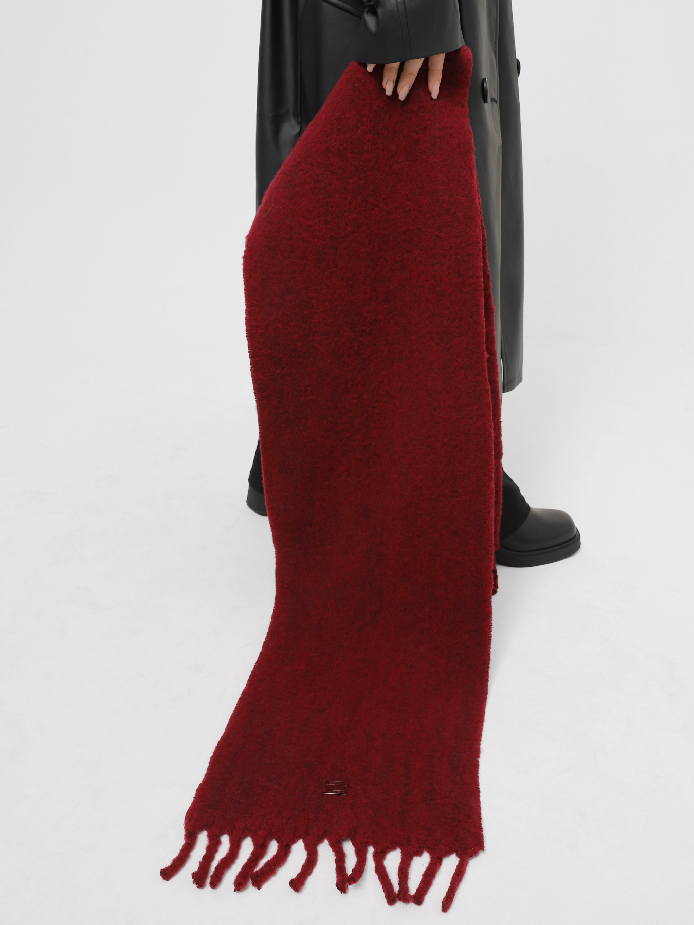 Шарфи та хустки Tommy Hilfiger Tjw Cosy Knit модель AW0AW15904-VLP Шарфи та хустки Tommy Hilfiger Tjw Cosy Knit модель AW0AW15904-VLP Фото