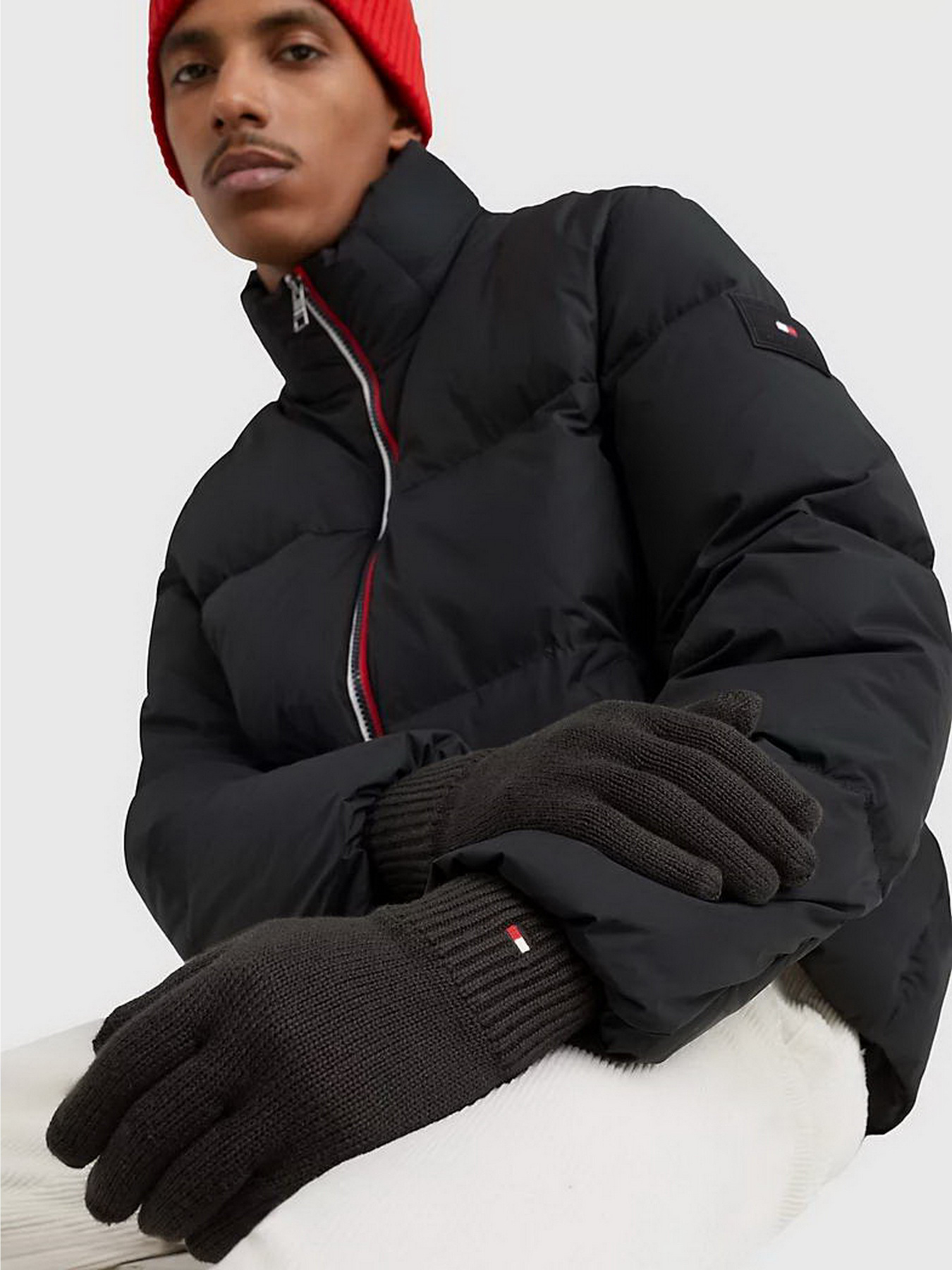 Перчатки и варежки Tommy Hilfiger Essential Flag Knitted Gloves модель AM0AM11048-BDS Перчатки и варежки Tommy Hilfiger Essential Flag Knitted Gloves модель AM0AM11048-BDS Фото