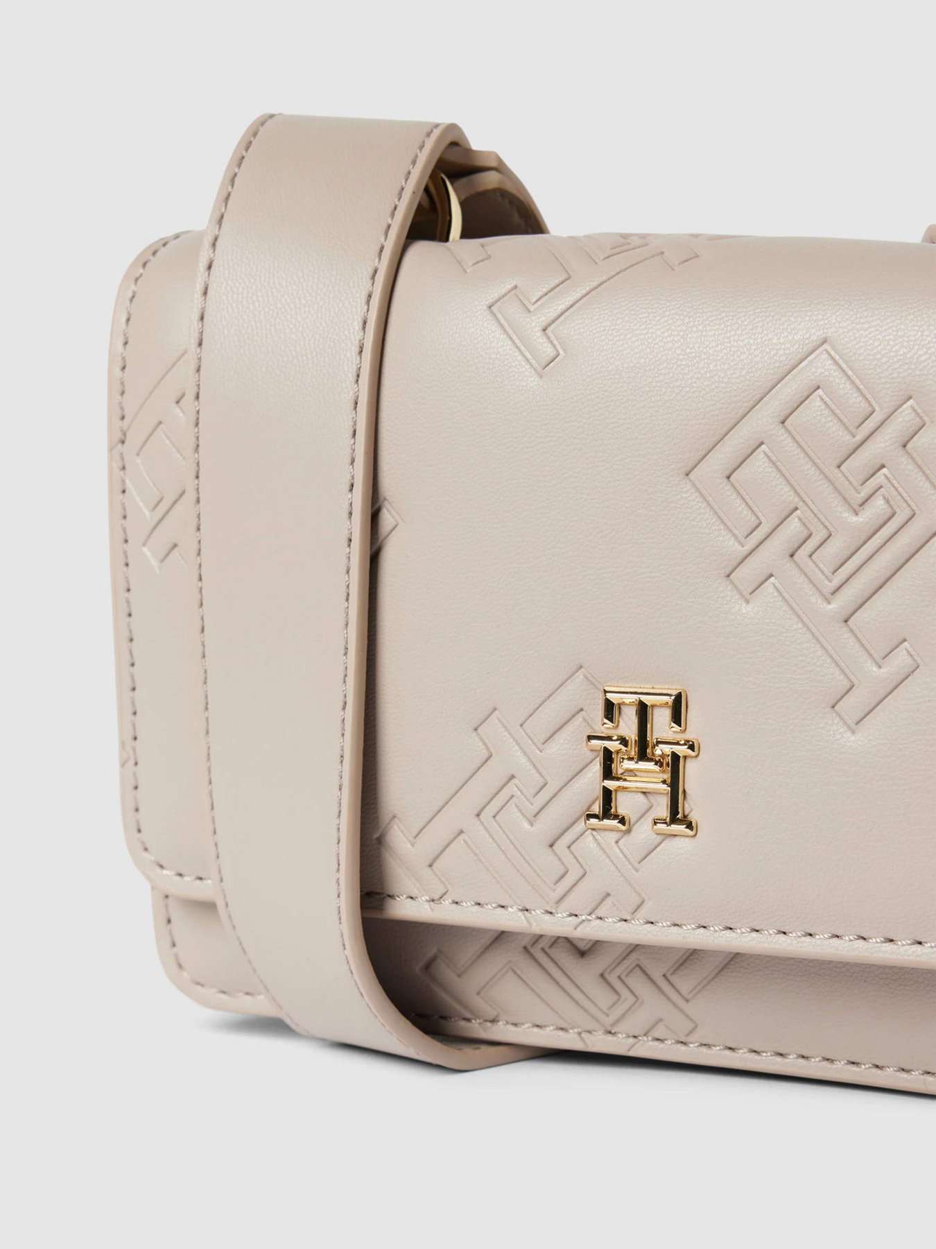 Сумки Tommy Hilfiger модель AW0AW15727-AES Фото