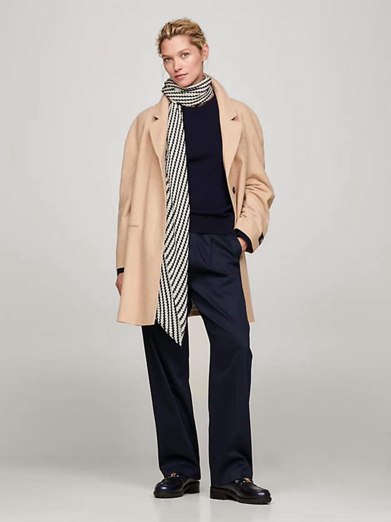 Шарфы и платки Tommy Hilfiger модель AW0AW15787-DW6 Шарфы и платки Tommy Hilfiger модель AW0AW15787-DW6 Фото