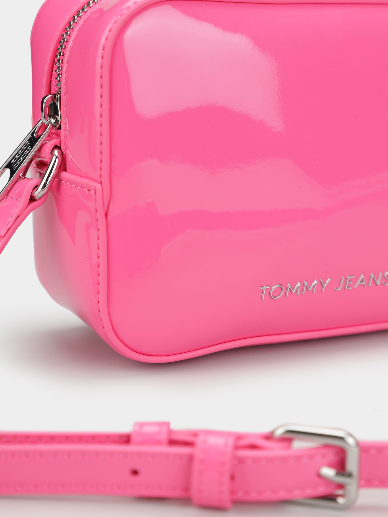 Сумки Tommy Hilfiger модель AW0AW15826-THW Сумки Tommy Hilfiger модель AW0AW15826-THW Фото