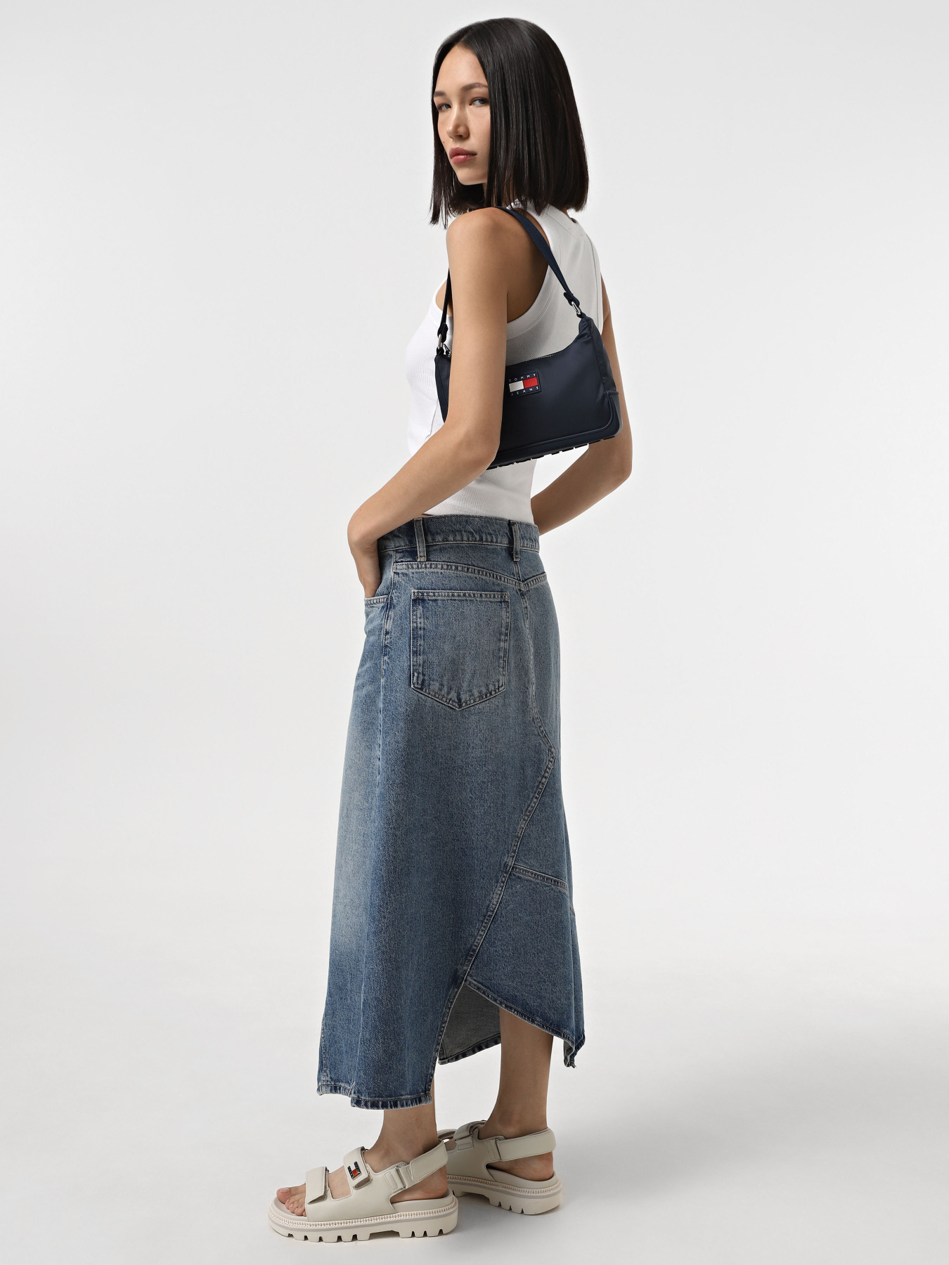 Сумки Tommy Hilfiger модель AW0AW15949-C1G Фото