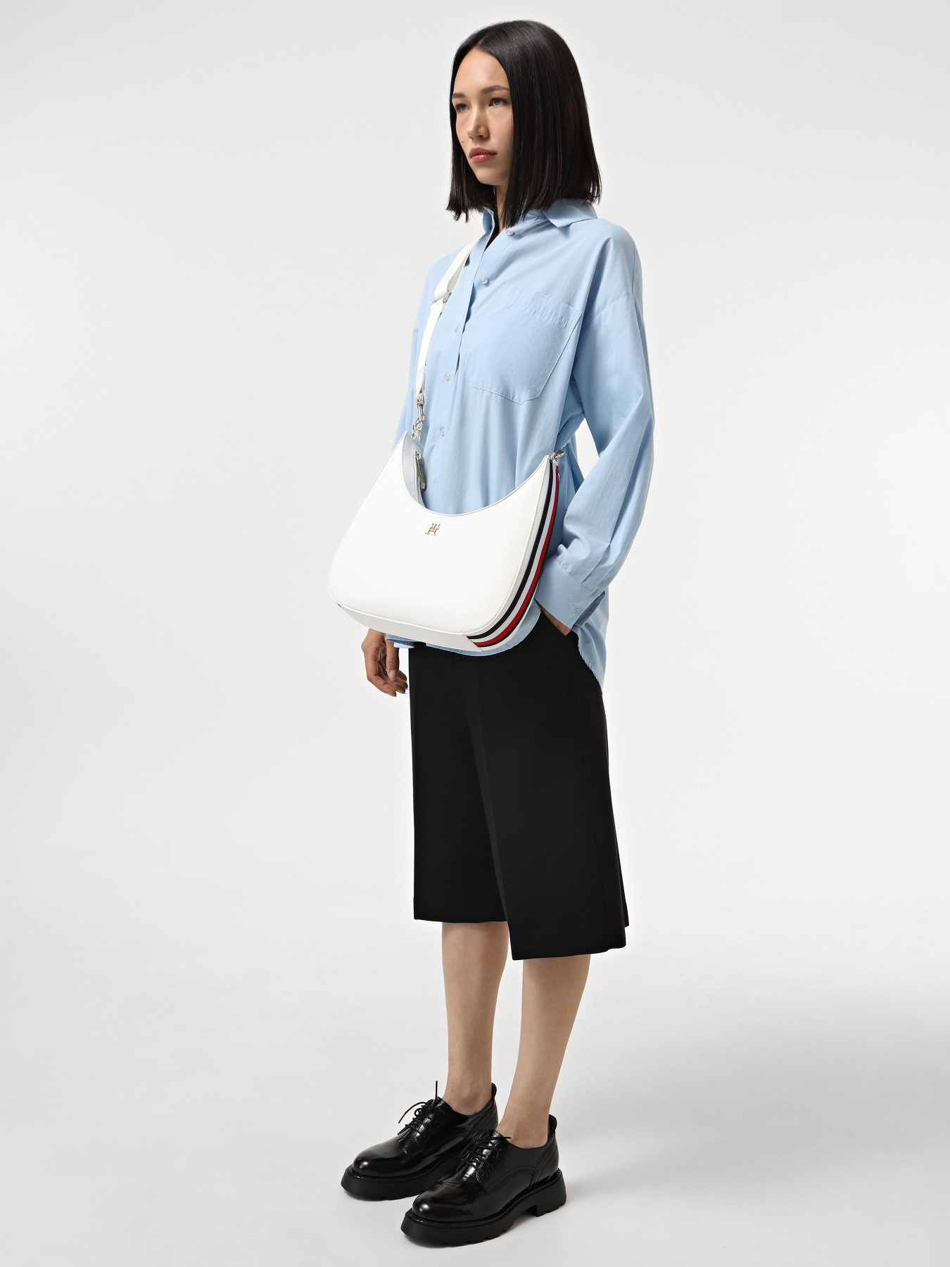 Сумки Tommy Hilfiger модель AW0AW16088-YBL Фото