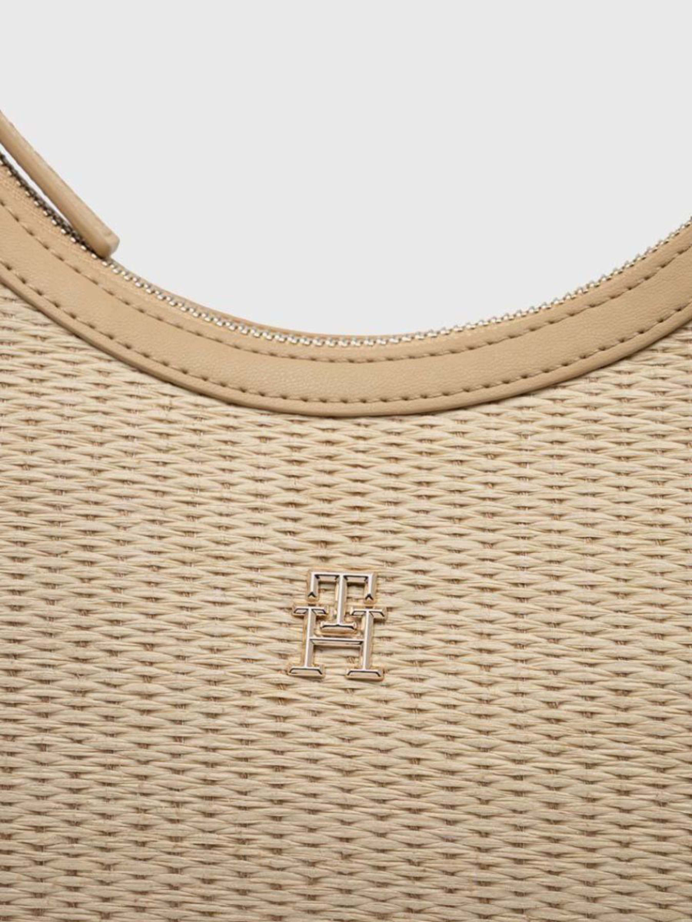 Сумки Tommy Hilfiger модель AW0AW16153-0F5 Сумки Tommy Hilfiger модель AW0AW16153-0F5 Фото