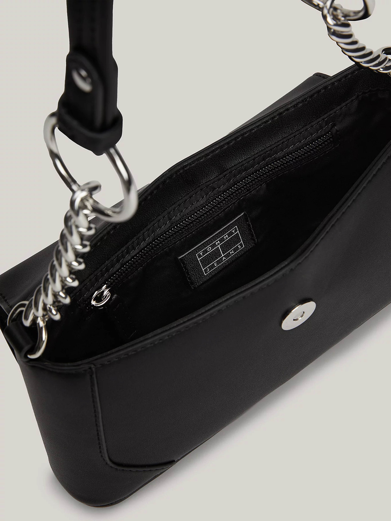 Сумки Tommy Hilfiger модель AW0AW16282-BDS Сумки Tommy Hilfiger модель AW0AW16282-BDS Фото
