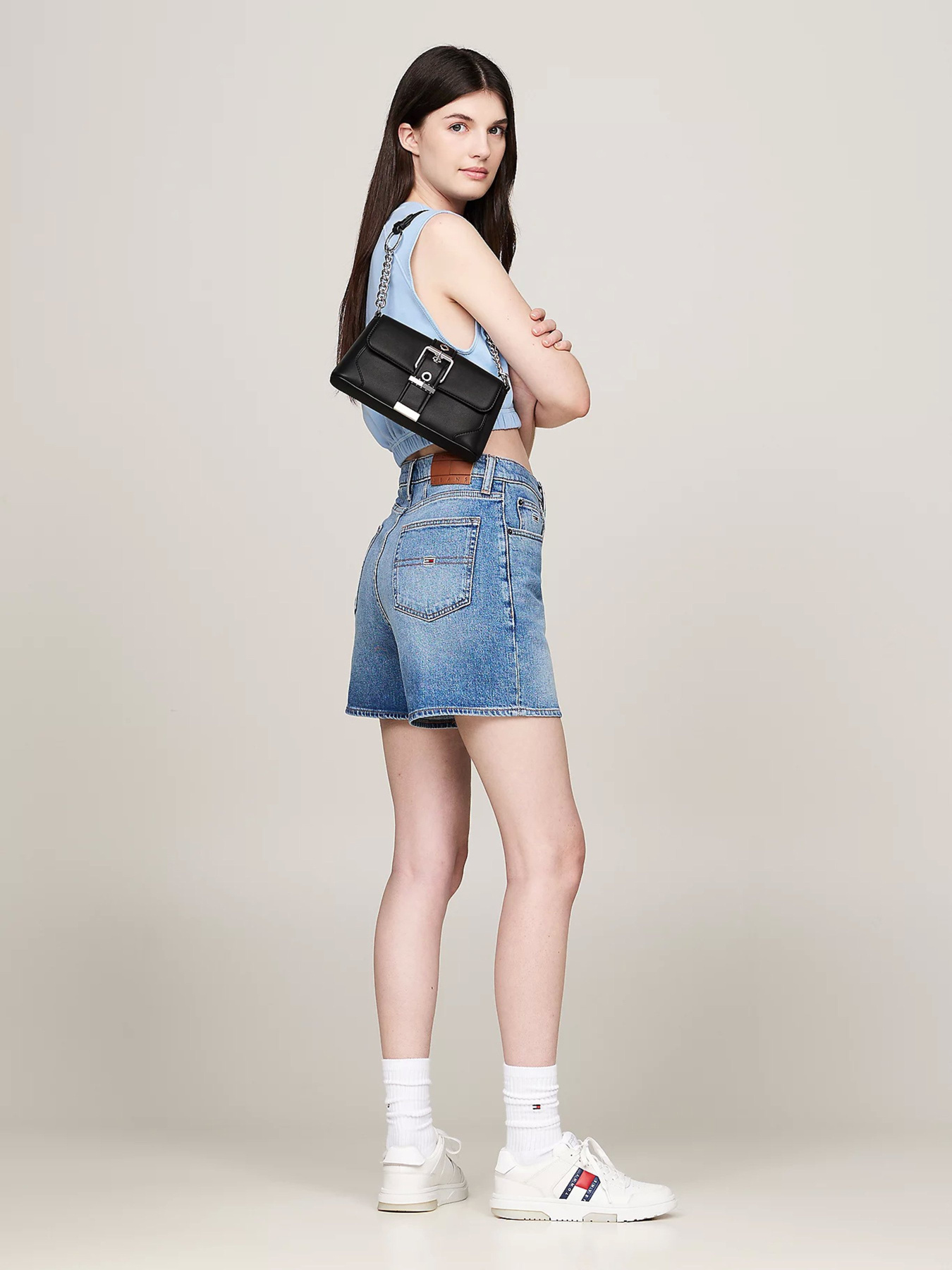 Сумки Tommy Hilfiger модель AW0AW16282-BDS Сумки Tommy Hilfiger модель AW0AW16282-BDS Фото