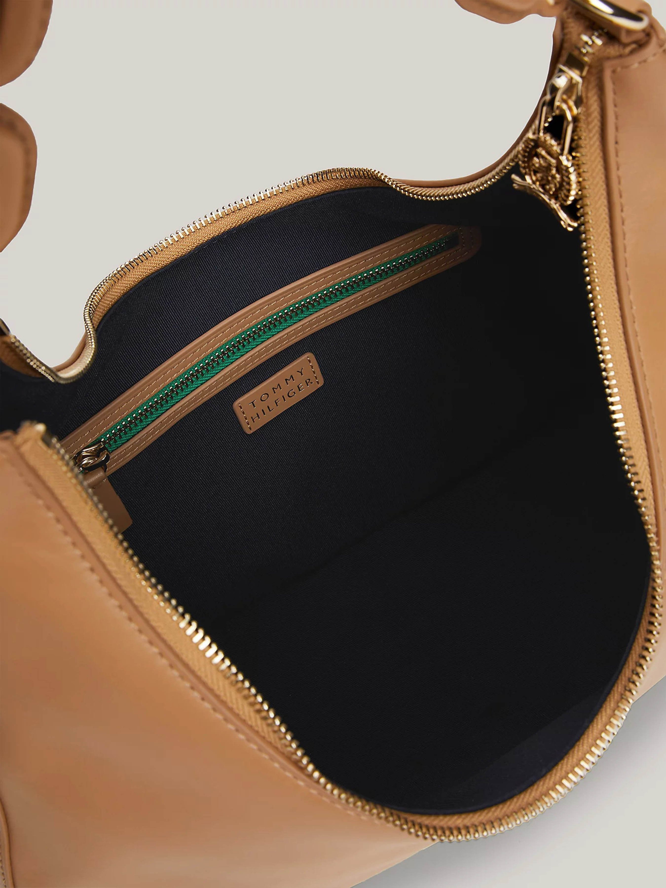 Сумки Tommy Hilfiger модель AW0AW16292-RBL Сумки Tommy Hilfiger модель AW0AW16292-RBL Фото