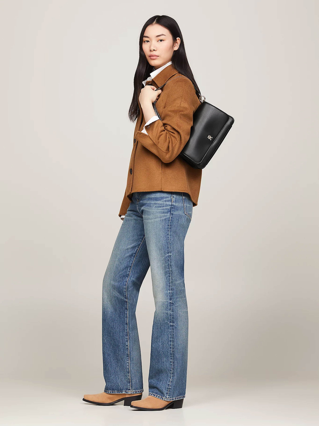 Сумки Tommy Hilfiger модель AW0AW16680-BDS Сумки Tommy Hilfiger модель AW0AW16680-BDS Фото