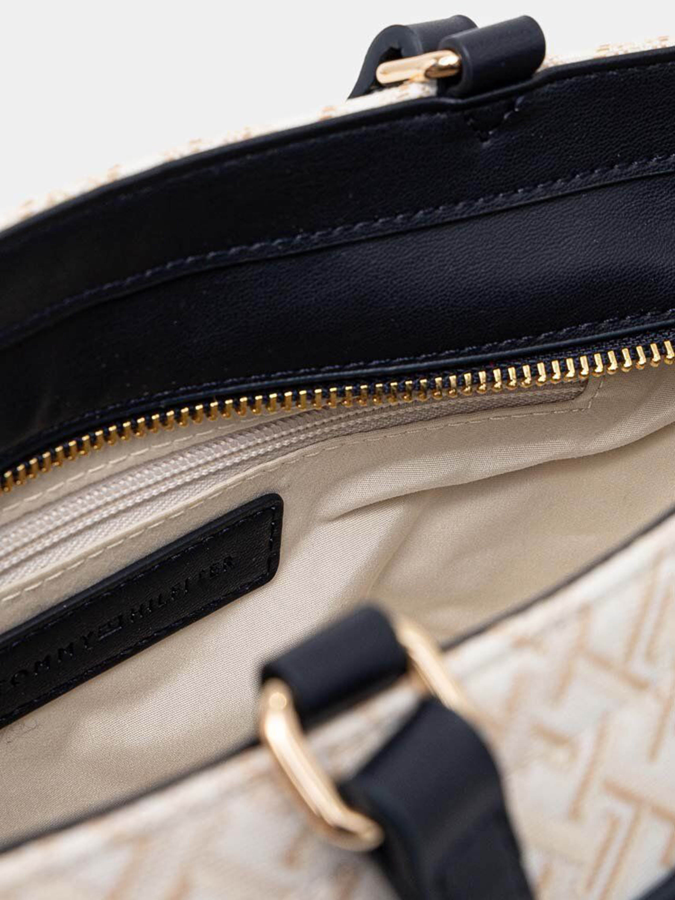 Сумки Tommy Hilfiger модель AW0AW16707-DW6 Фото