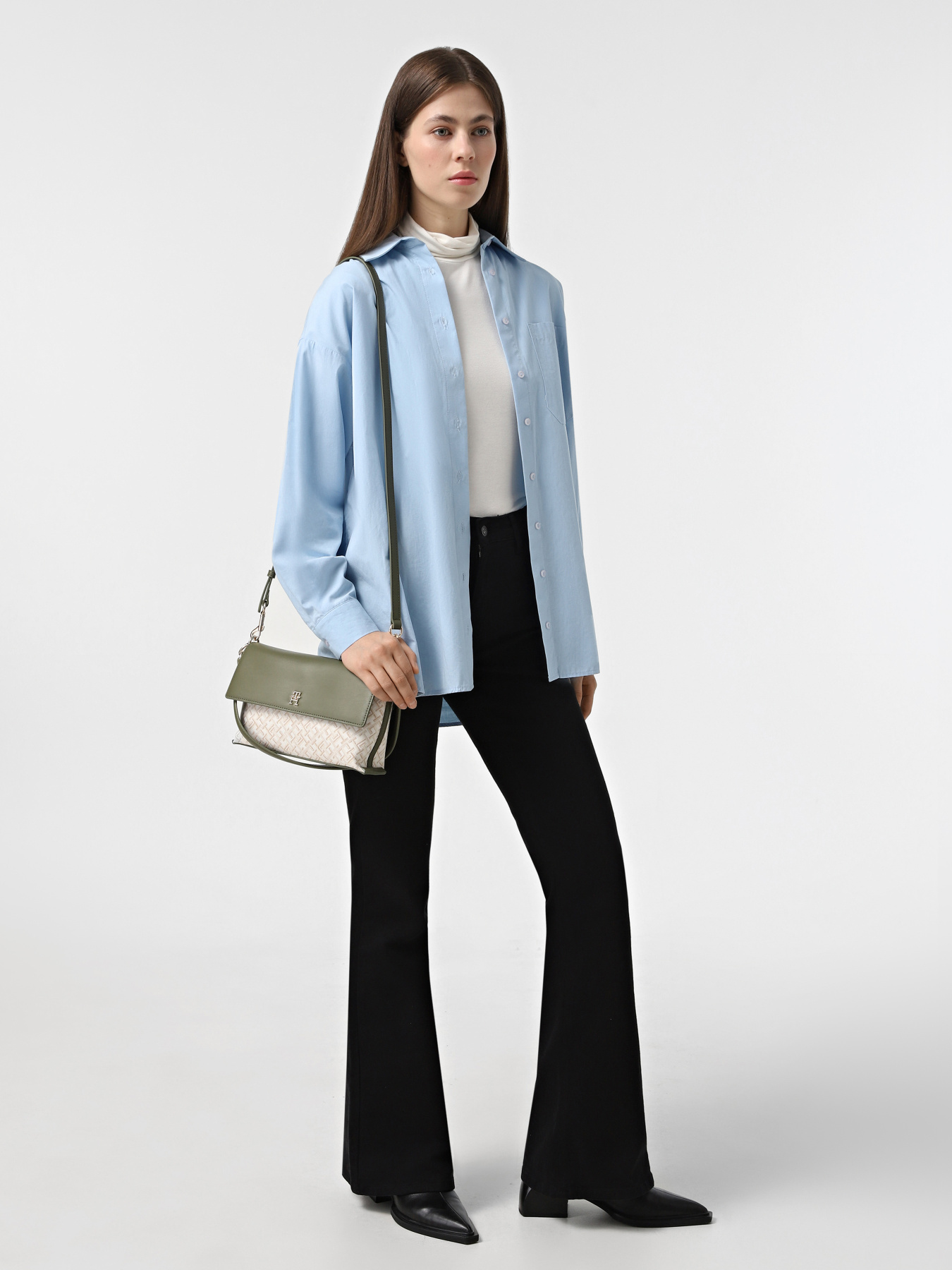 Сумки Tommy Hilfiger модель AW0AW16794-0H7 Сумки Tommy Hilfiger модель AW0AW16794-0H7 Фото