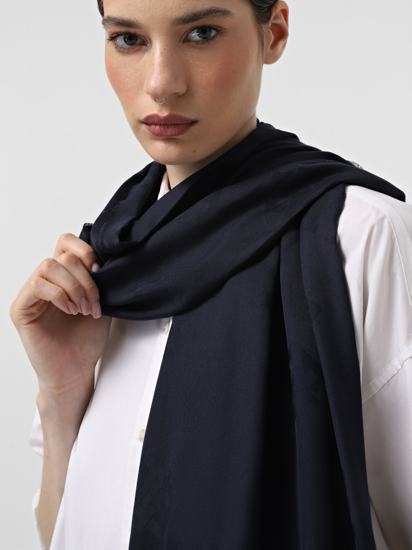 Шарфи та хустки Tommy Hilfiger модель AW0AW16373-DW6 Шарфи та хустки Tommy Hilfiger модель AW0AW16373-DW6 Фото