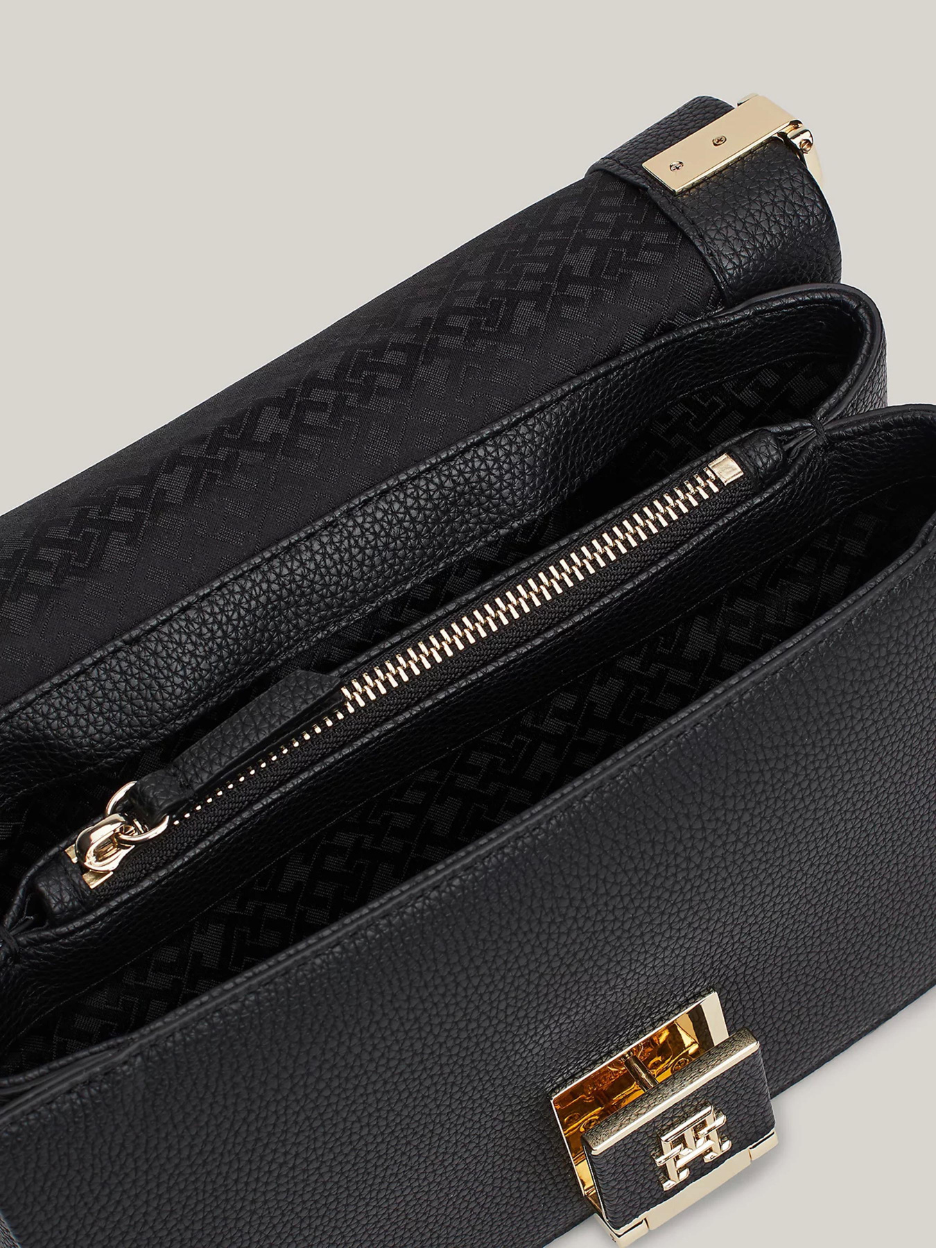 Сумки Tommy Hilfiger модель AW0AW16481-BDS Фото