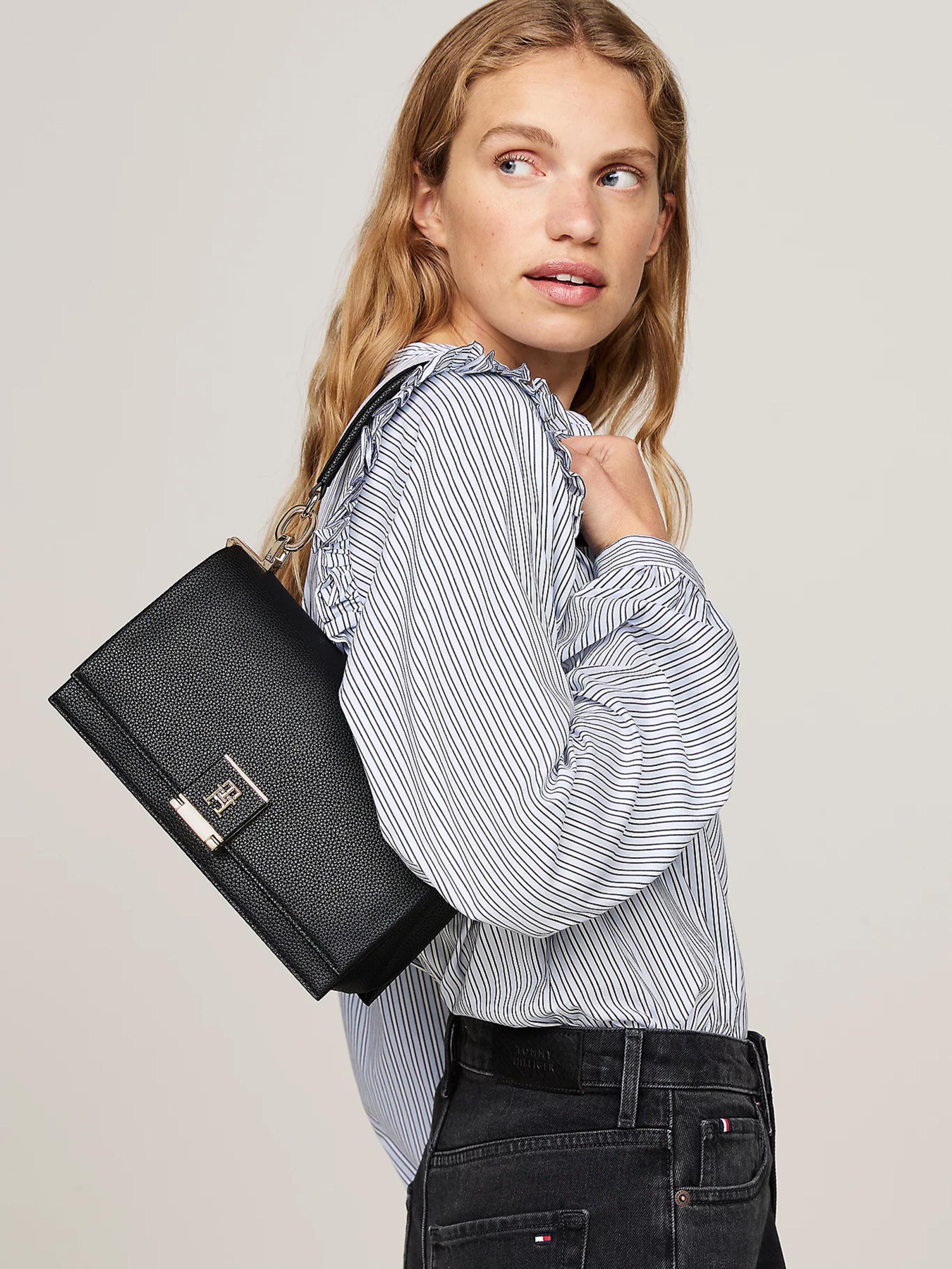 Сумки Tommy Hilfiger модель AW0AW16481-BDS Фото