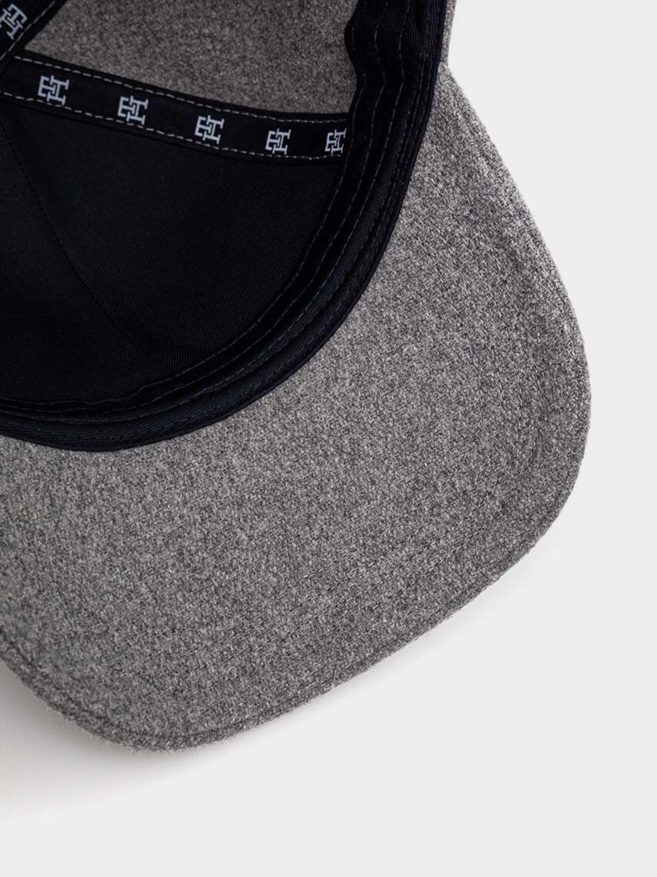 Шапки и кепки Tommy Hilfiger модель AW0AW16620-0IM Фото
