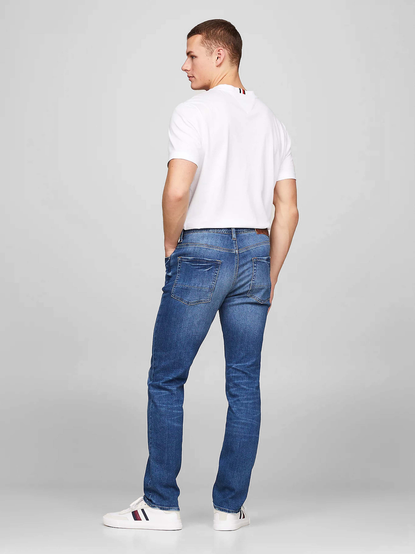 Джинси Tommy Hilfiger модель MW0MW34698-1CX Джинси Tommy Hilfiger модель MW0MW34698-1CX Фото