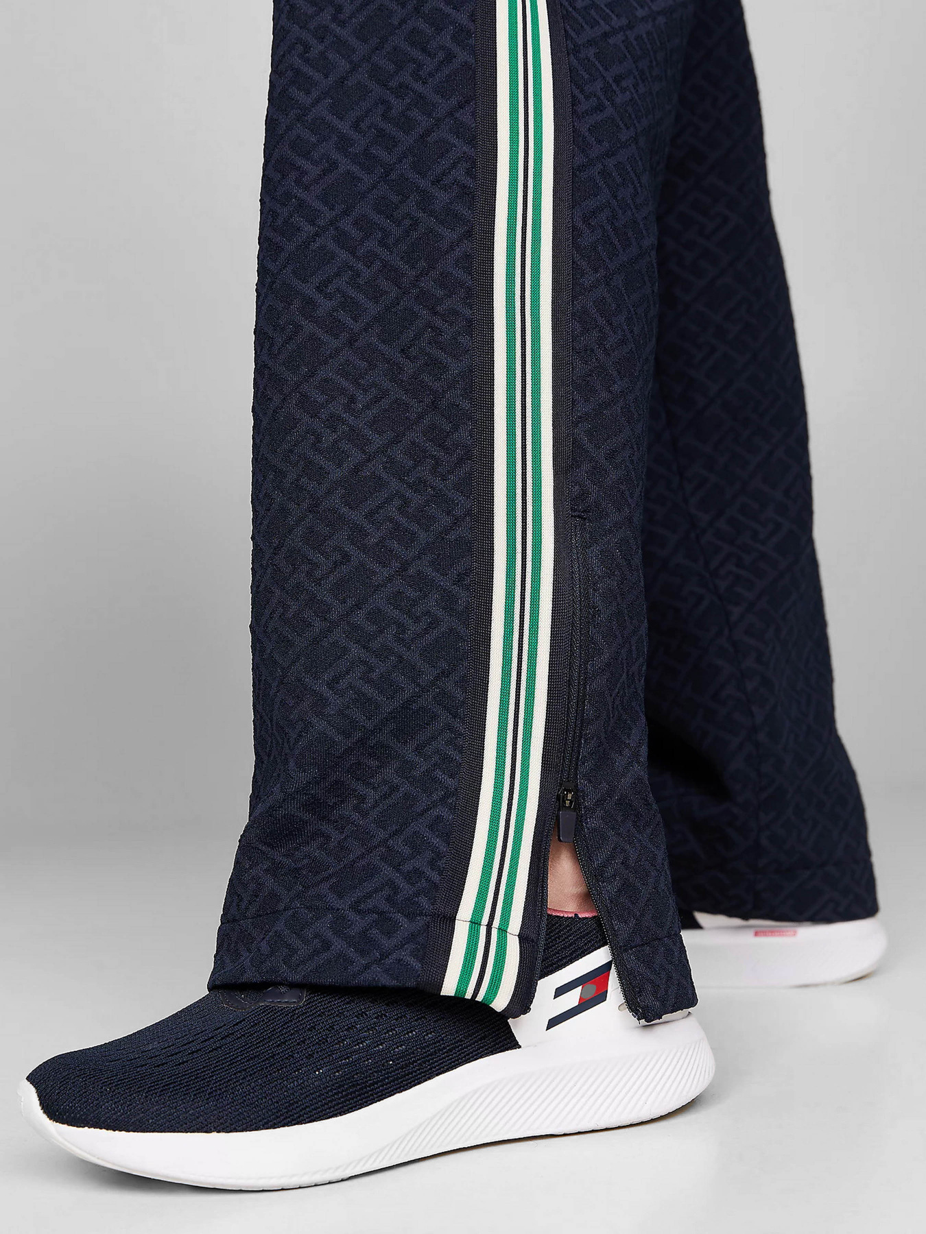 Штани Tommy Hilfiger модель WW0WW41490-DW5 Фото