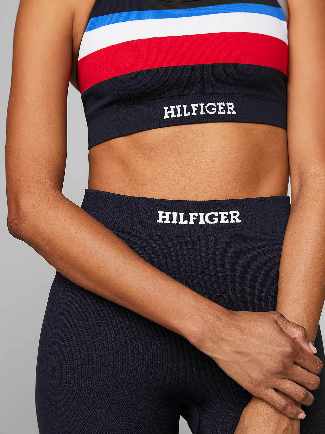 Штани Tommy Hilfiger модель WW0WW41511-00J Штани Tommy Hilfiger модель WW0WW41511-00J Фото