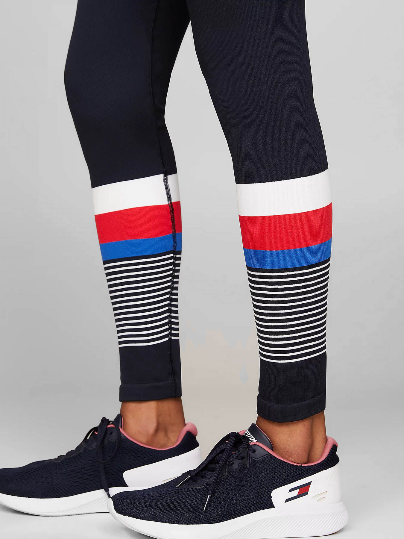 Штани Tommy Hilfiger модель WW0WW41511-00J Штани Tommy Hilfiger модель WW0WW41511-00J Фото
