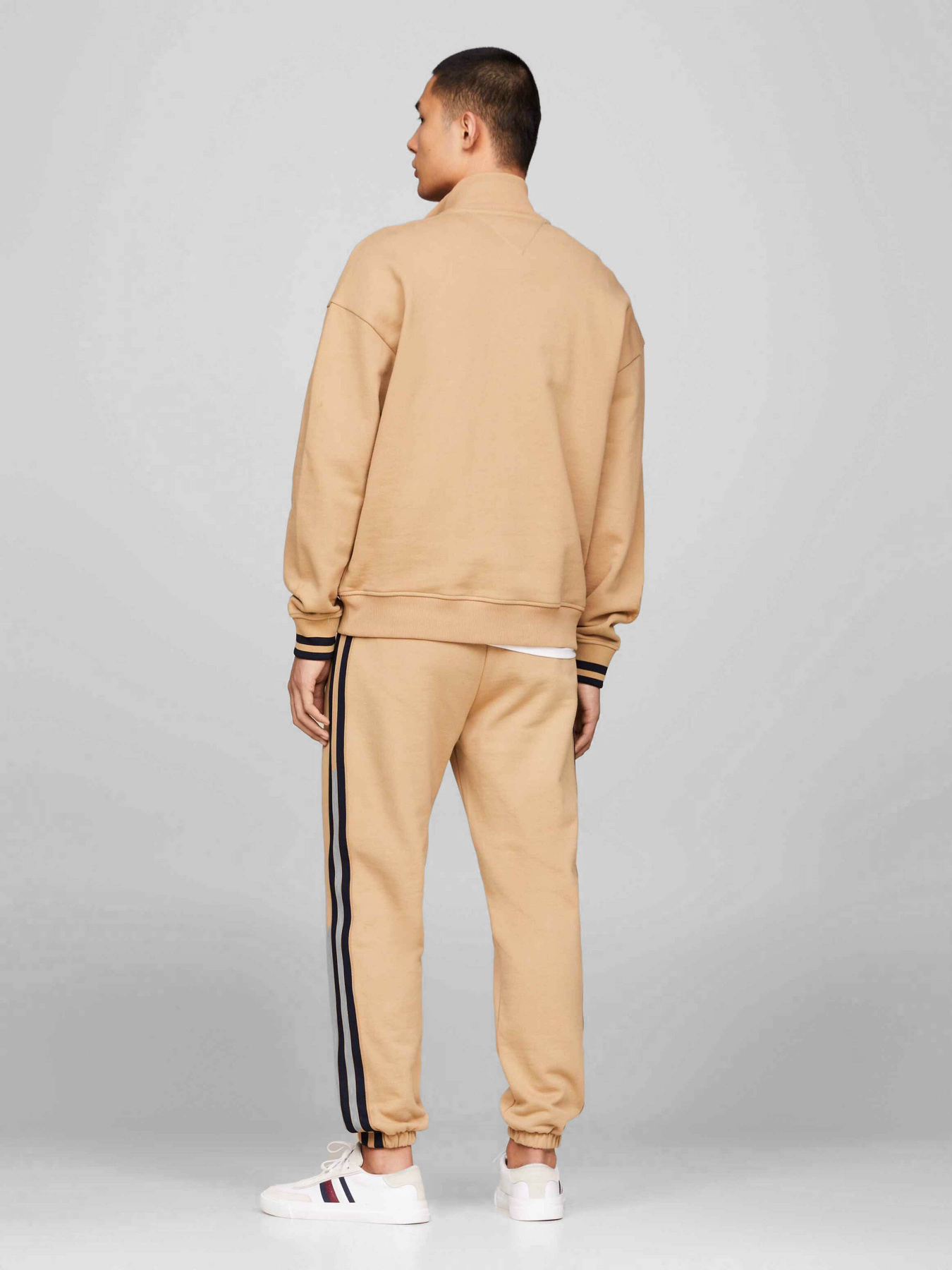 Худи и свитшоты Tommy Hilfiger модель MW0MW34404-RBL Фото
