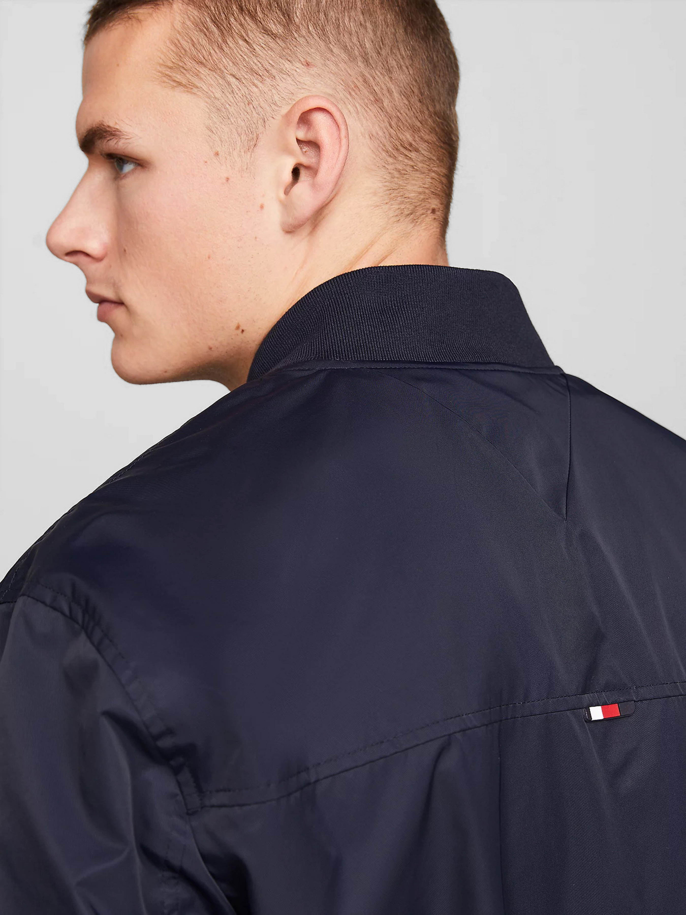 Куртки и дубленки Tommy Hilfiger модель MW0MW34451-DW5 Фото