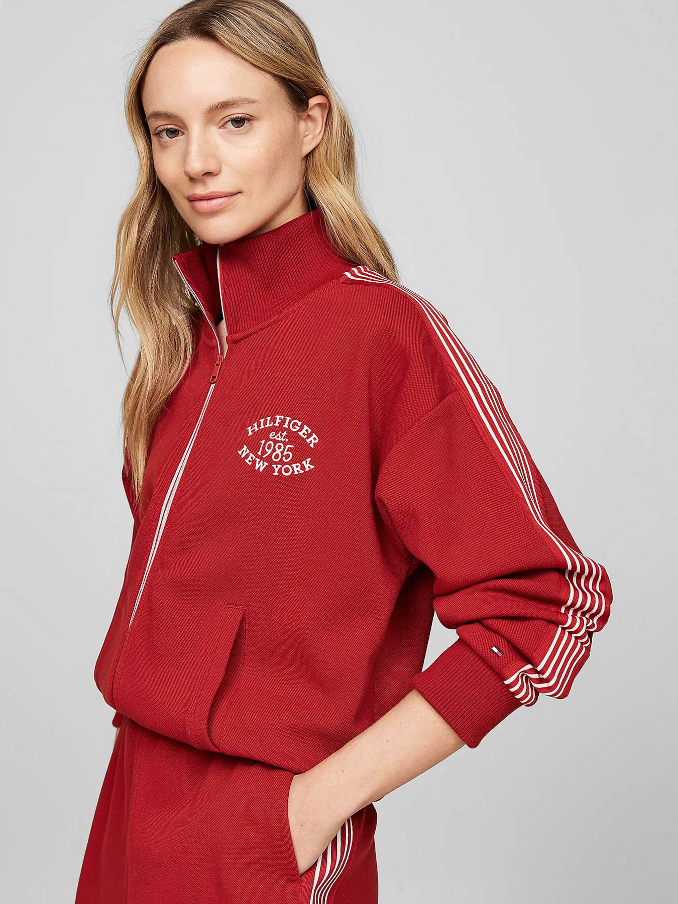 Худі та світшоти Tommy Hilfiger модель WW0WW42077-XNN Фото