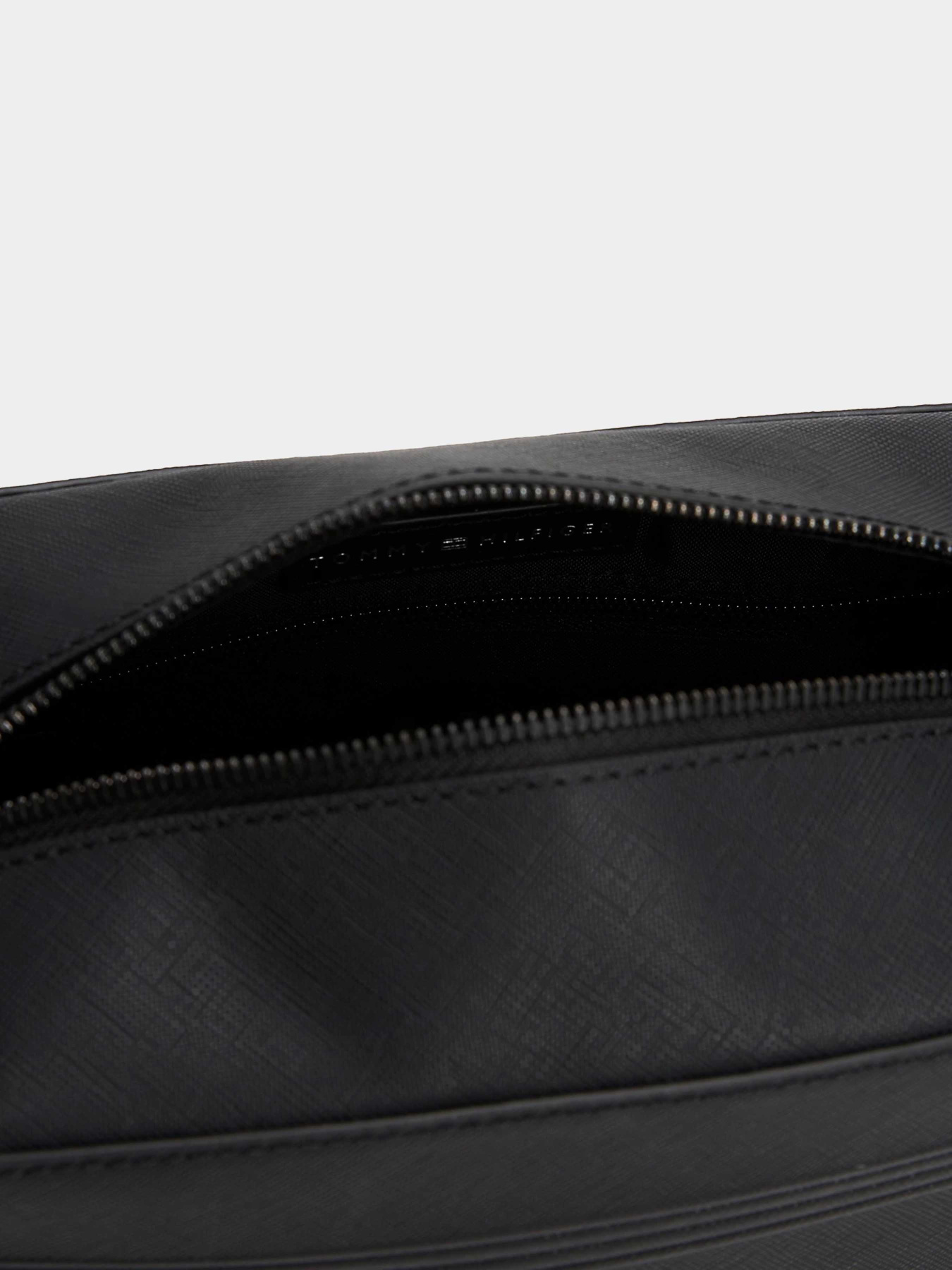 TH BUSINESS WASHBAG Tommy Hilfiger модель AM0AM13264-BDS TH BUSINESS WASHBAG Tommy Hilfiger модель AM0AM13264-BDS Фото