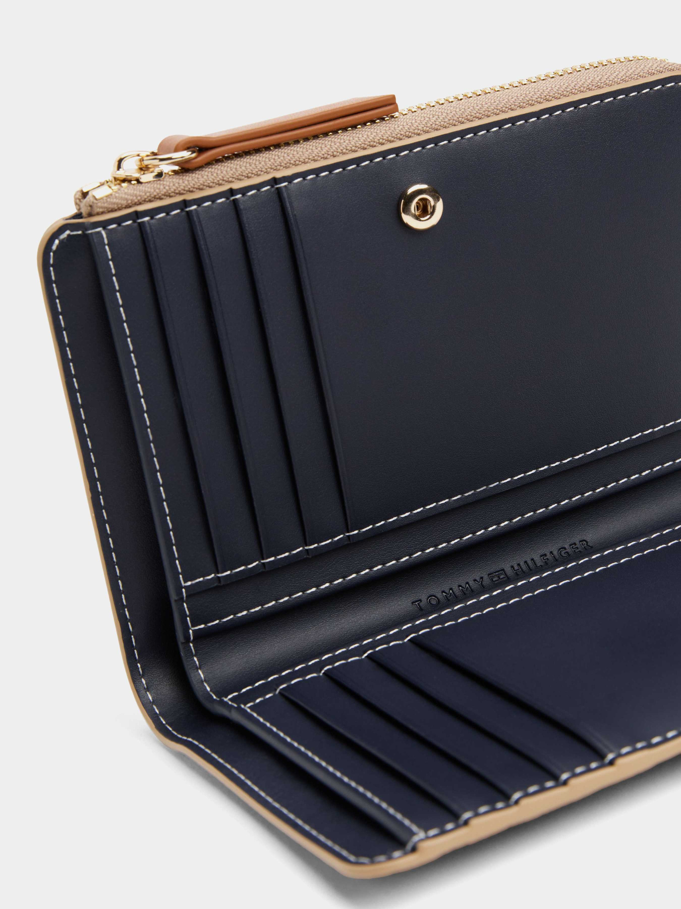 Кошельки Tommy Hilfiger модель AW0AW17417-RBT Кошельки Tommy Hilfiger модель AW0AW17417-RBT Фото