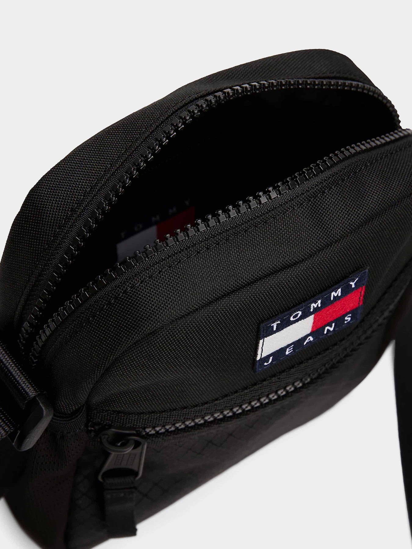 Сумки Tommy Hilfiger модель AM0AM13397-BDS Сумки Tommy Hilfiger модель AM0AM13397-BDS Фото